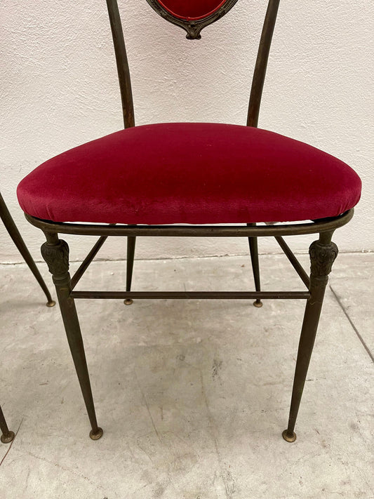 Bellissima coppia di sedie stile neoclassico in ottone e velluto rosso anni '20