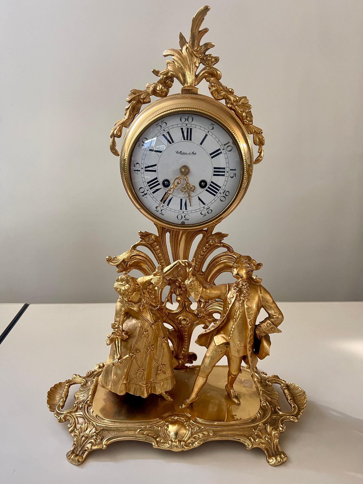 Orologio da tavolo in bronzo dorato stile francese, XX secolo