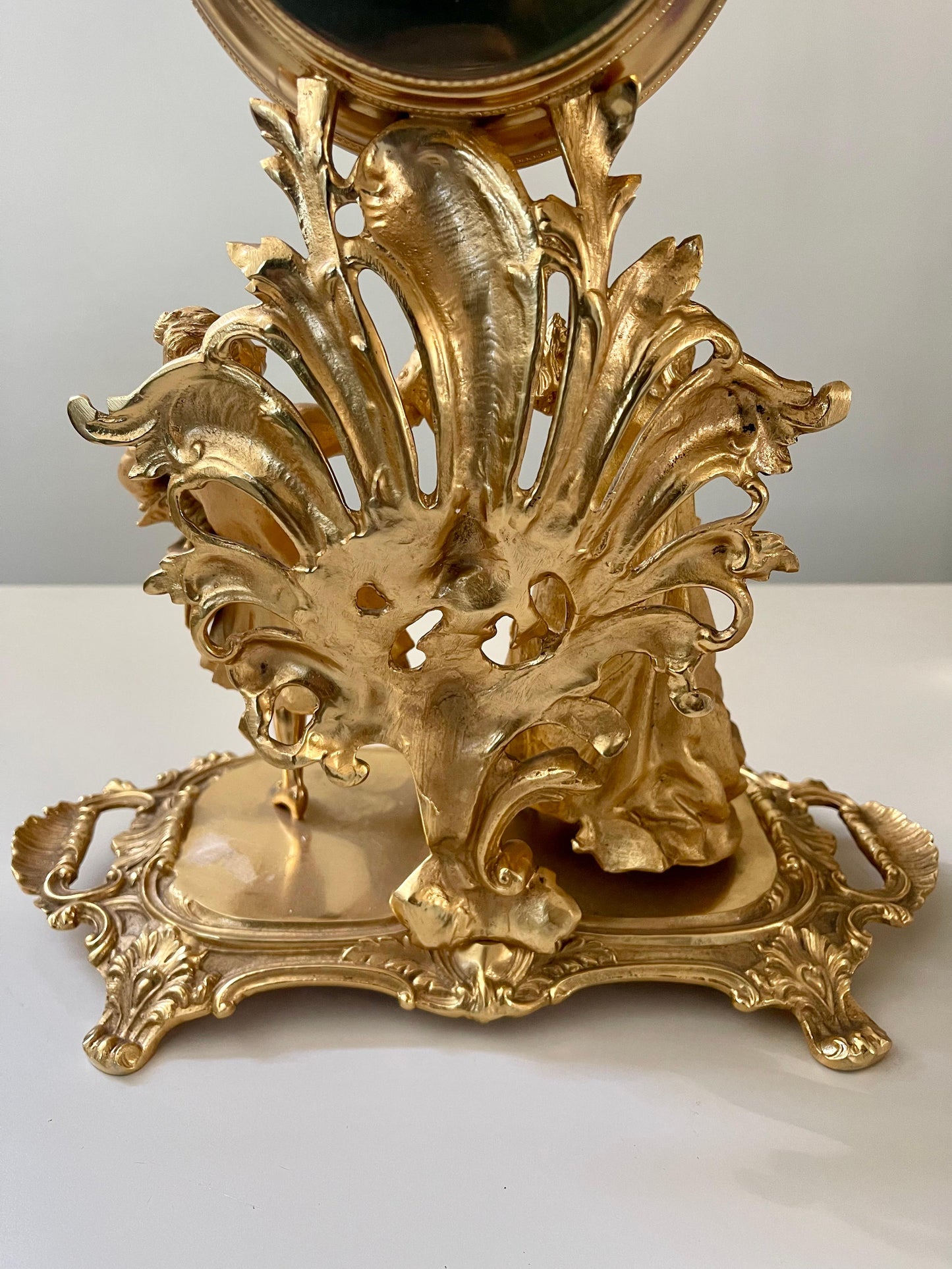 Orologio da tavolo in bronzo dorato stile francese, XX secolo