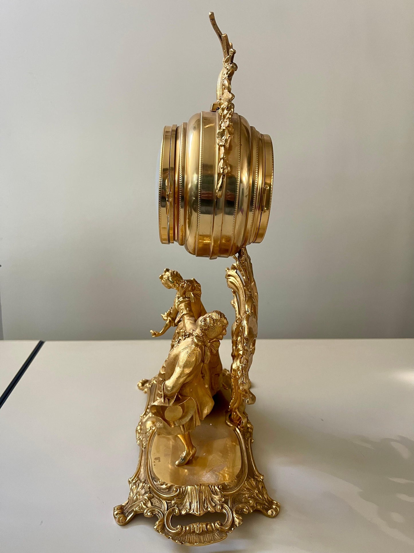 Orologio da tavolo in bronzo dorato stile francese, XX secolo