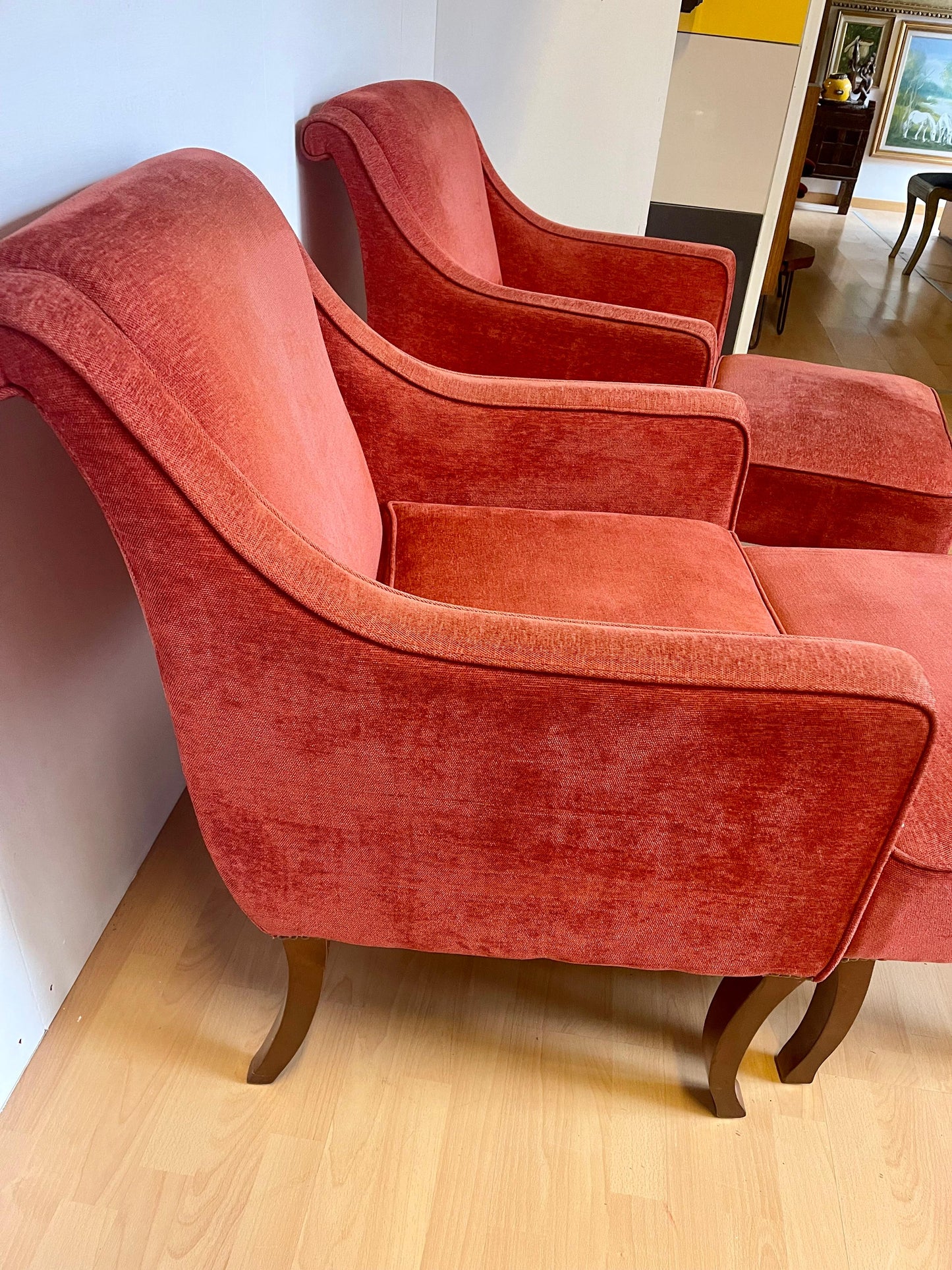 Set due poltrono velluto rosso e tavolo basso in legno italian anni '98