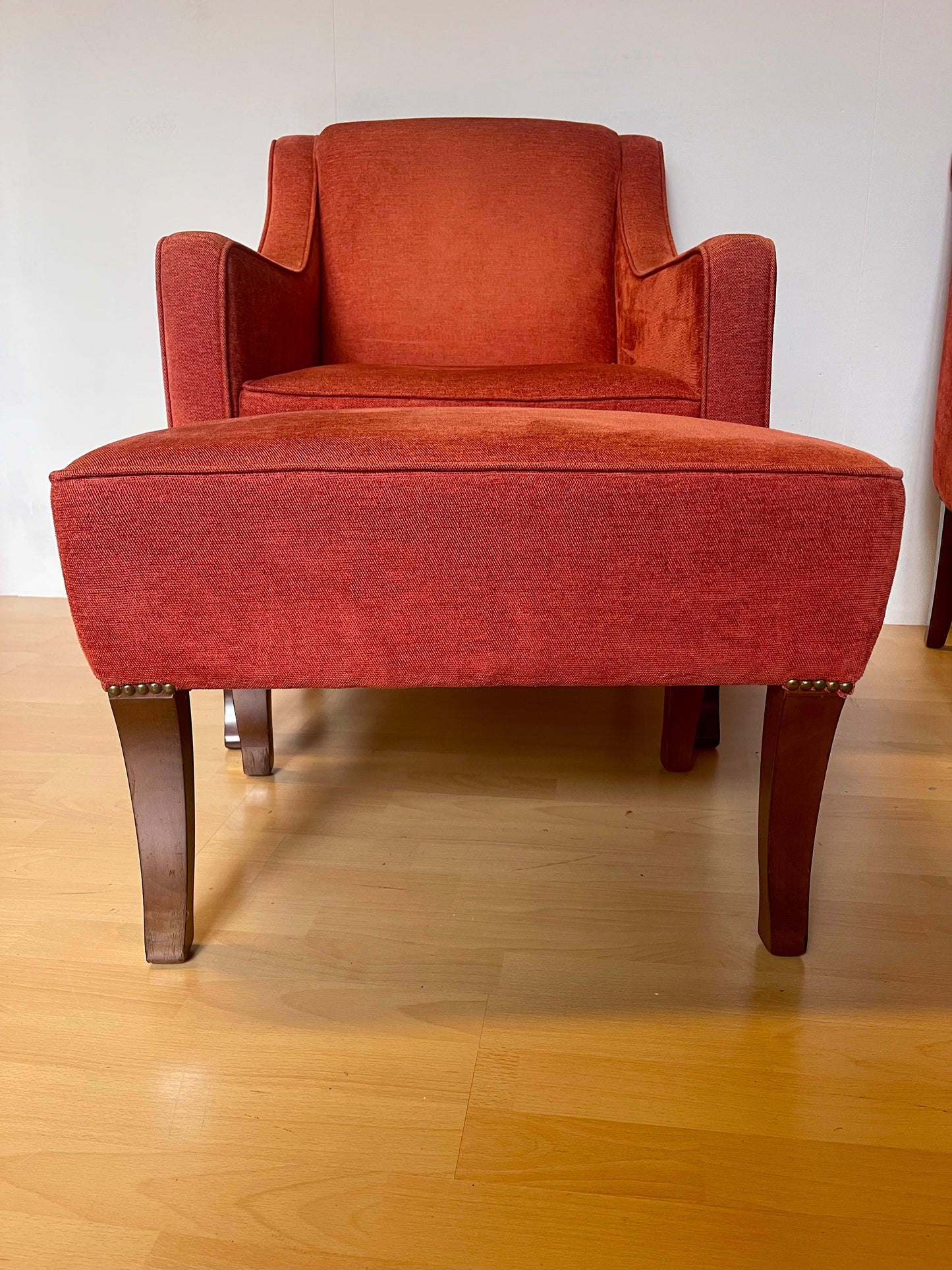 Set due poltrono velluto rosso e tavolo basso in legno italian anni '98