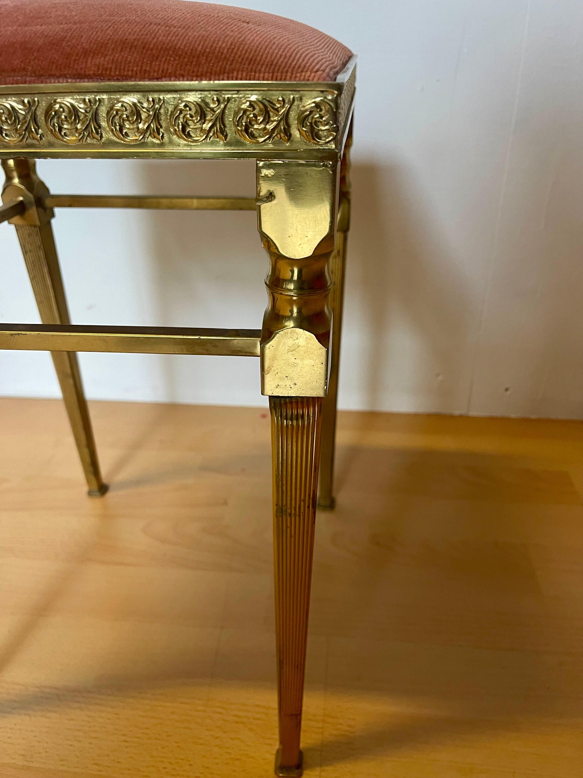 Sgabello italiano in bronzo dorato degli anni '60 in stile lombardo