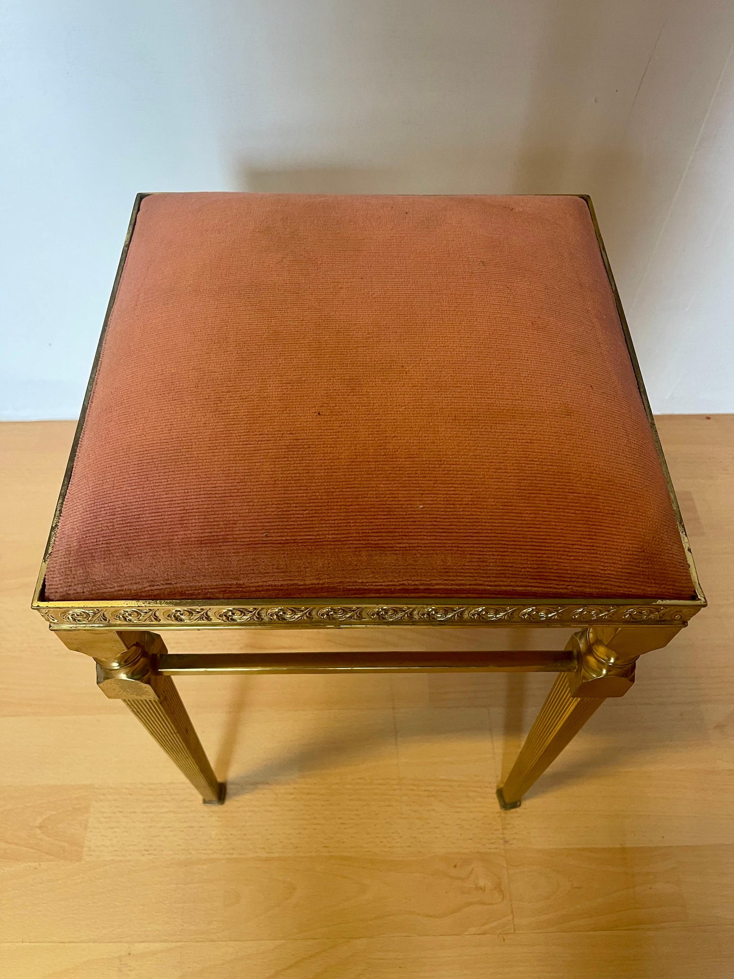 Sgabello italiano in bronzo dorato degli anni '60 in stile lombardo