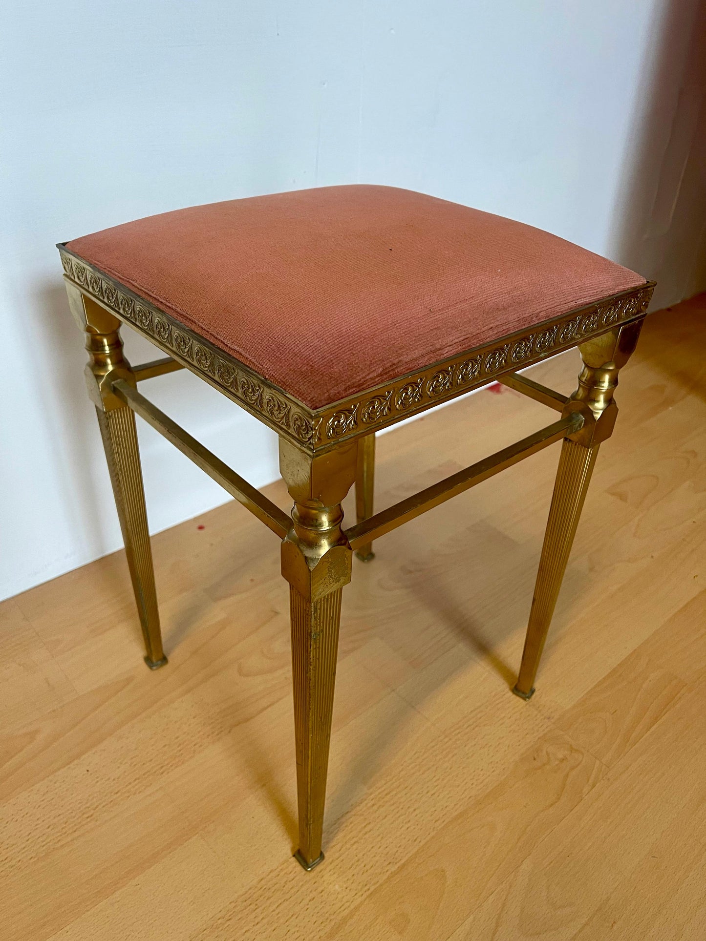 Sgabello italiano in bronzo dorato degli anni '60 in stile lombardo