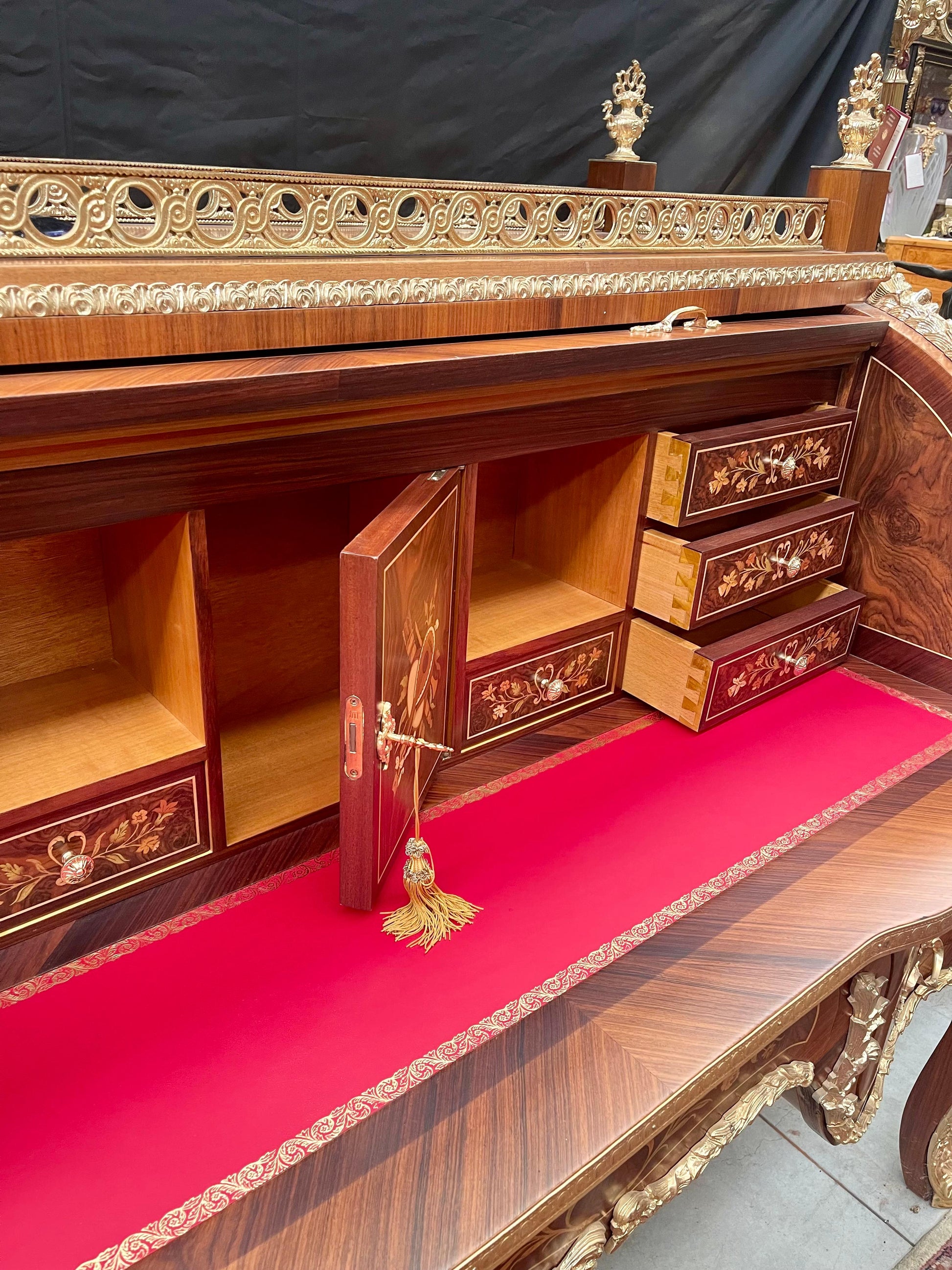 Maestosa Scrivania Style Luigi XV - Francia