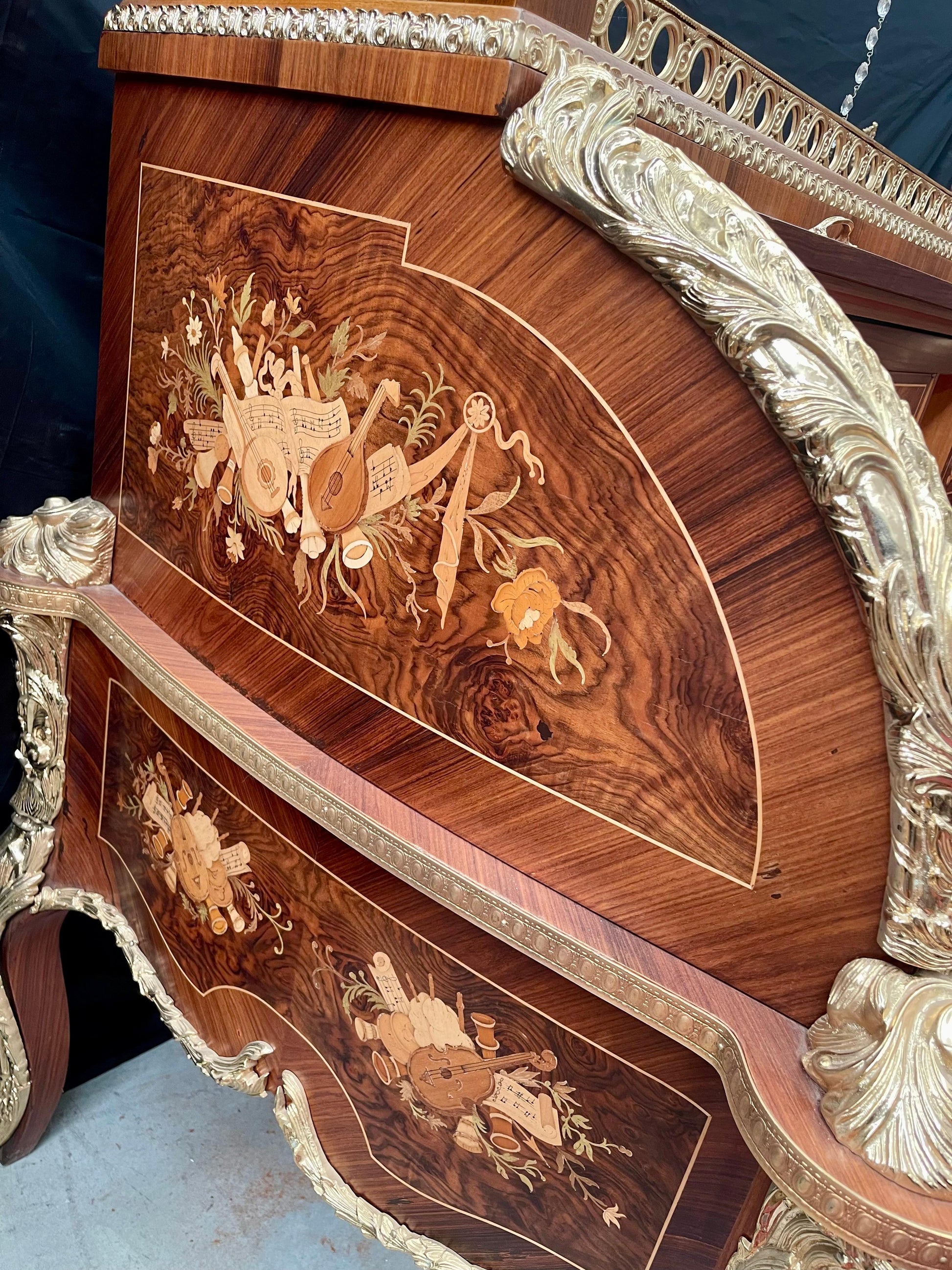 Maestosa Scrivania Style Luigi XV - Francia