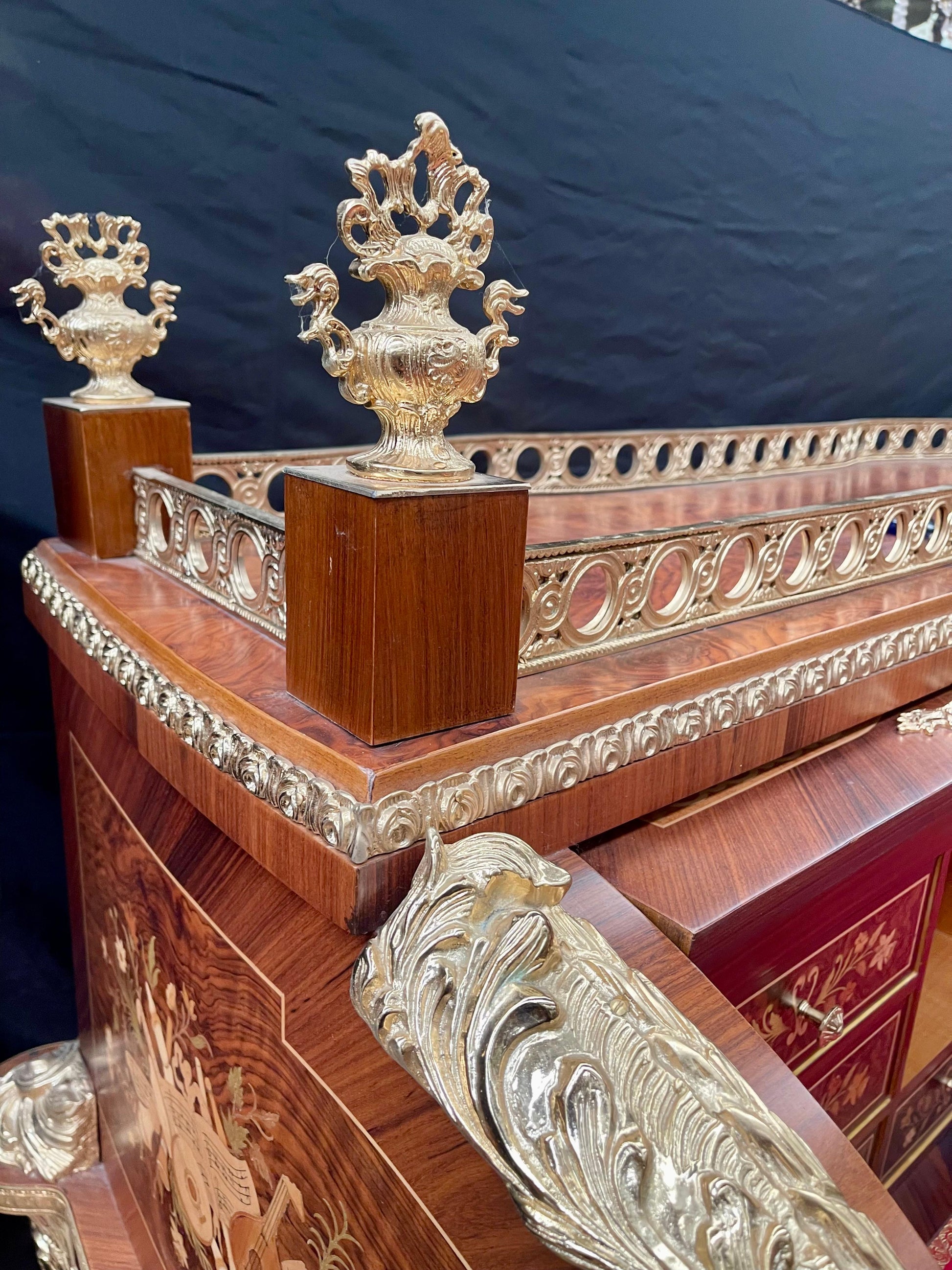 Maestosa Scrivania Style Luigi XV - Francia