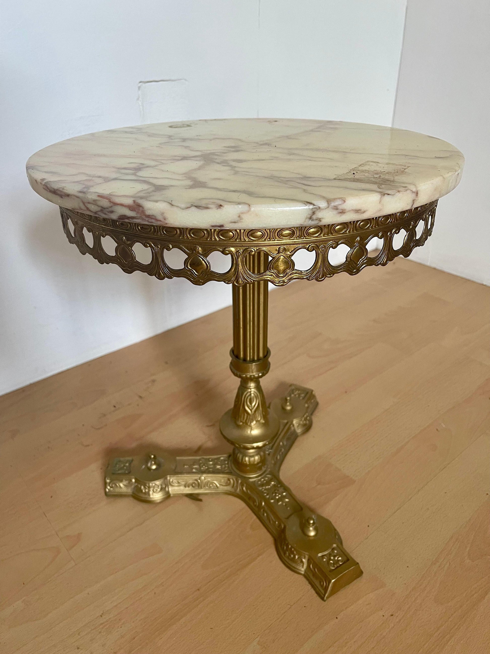 Tavolino italiano in ottone e metallo con piano in marmo anni '60