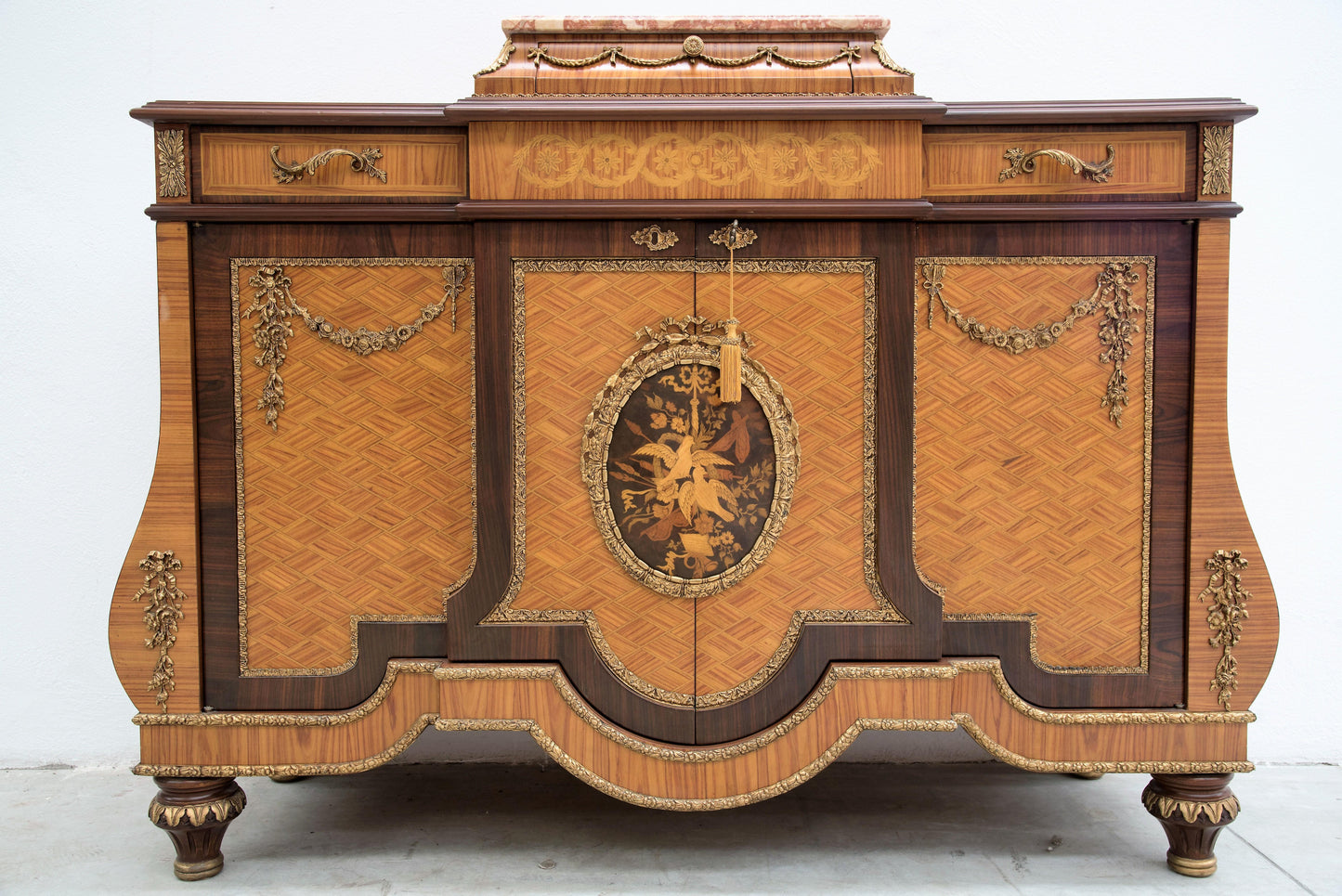 Commode parigino intarsi in legno pregiati con piano in marmo XX secolo