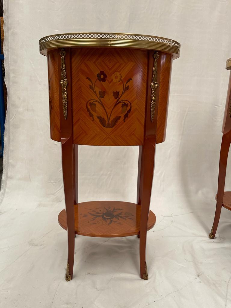 Coppia di comodini italiani