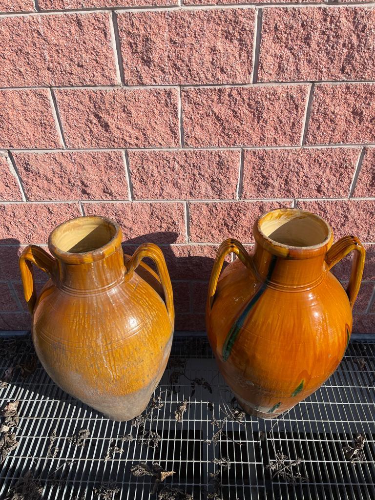 Coppia italiana di vasi in terracotta marrone