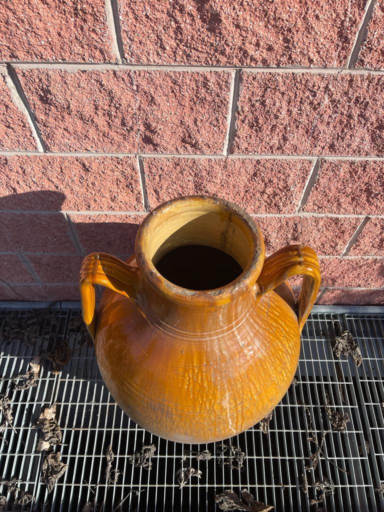 Coppia italiana di vasi in terracotta marrone