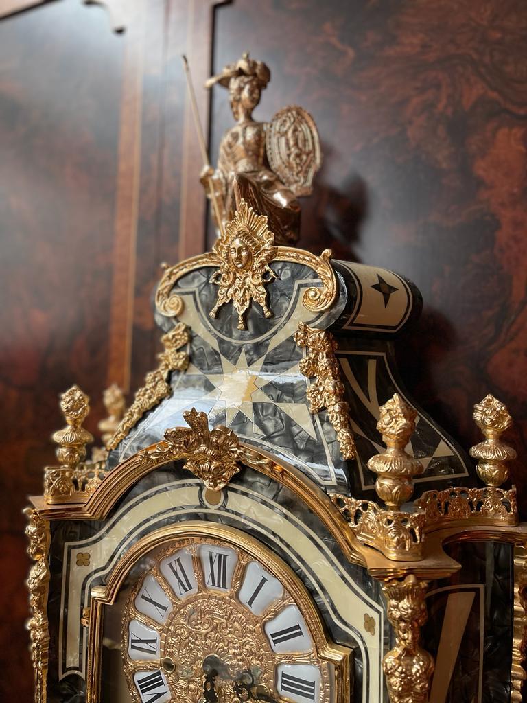 Orologio e tavolo da console Regency del XVII secolo