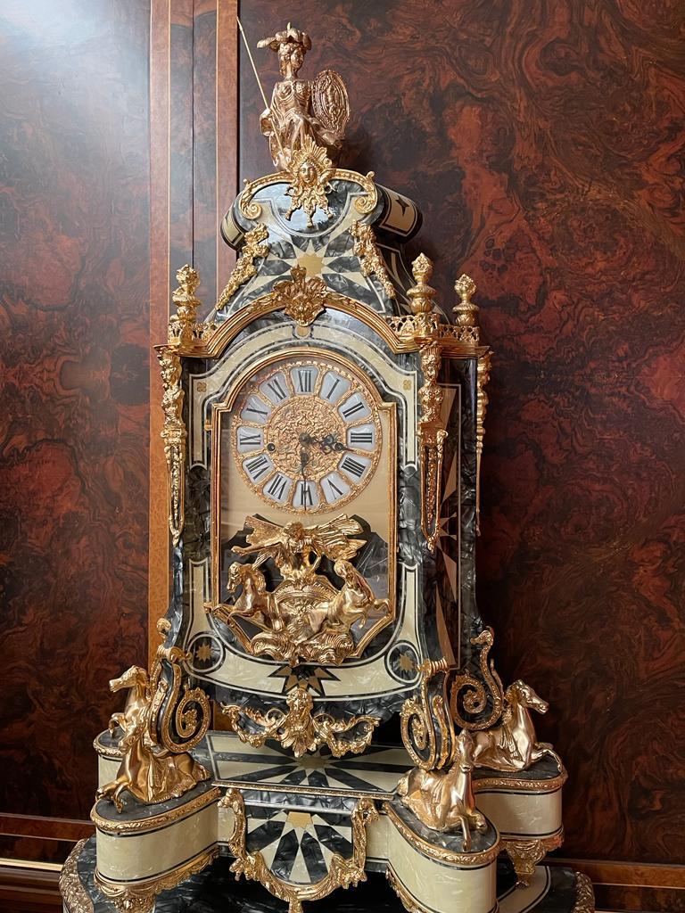 Orologio e tavolo da console Regency del XVII secolo