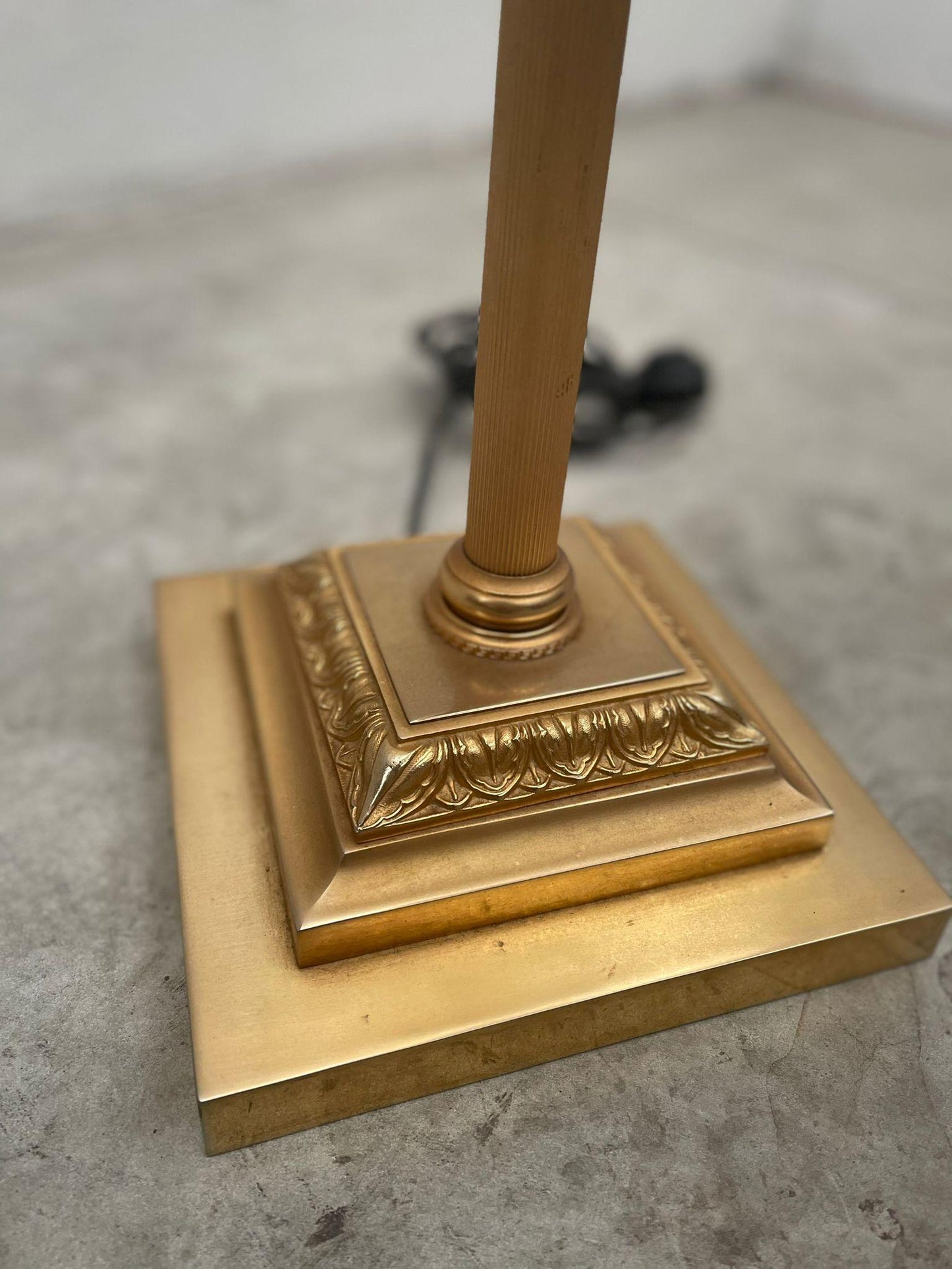 Lampada da terra in ottone del XX secolo