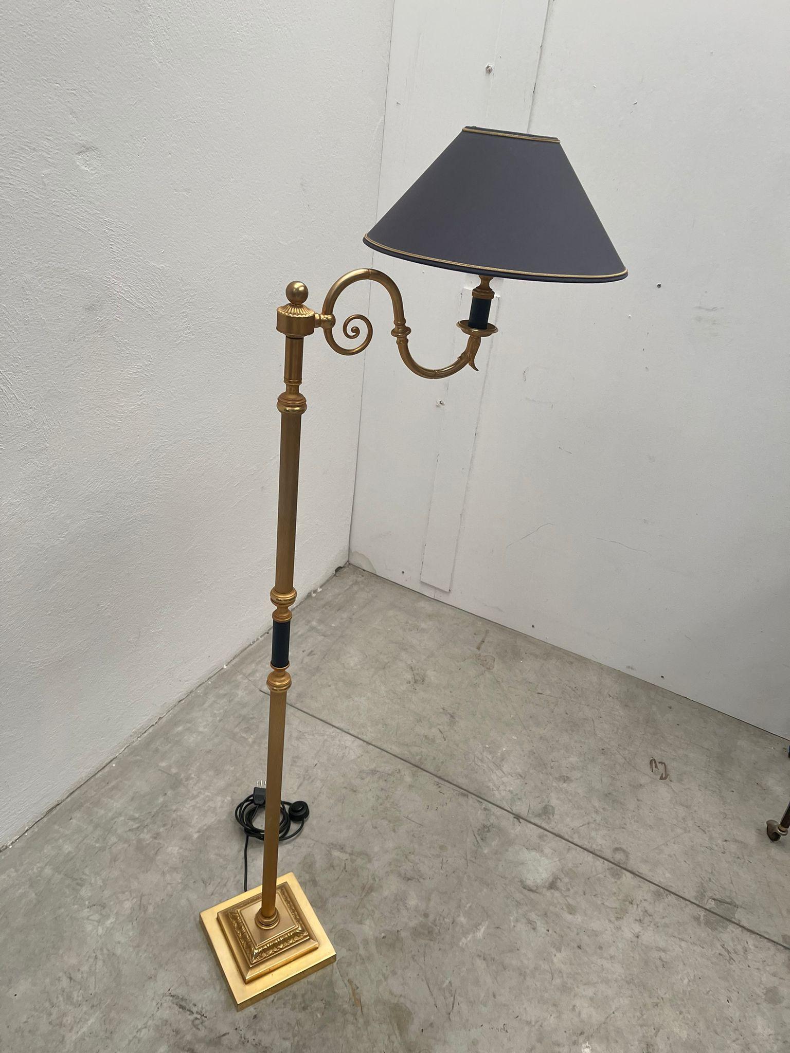 Lampada da terra in ottone del XX secolo