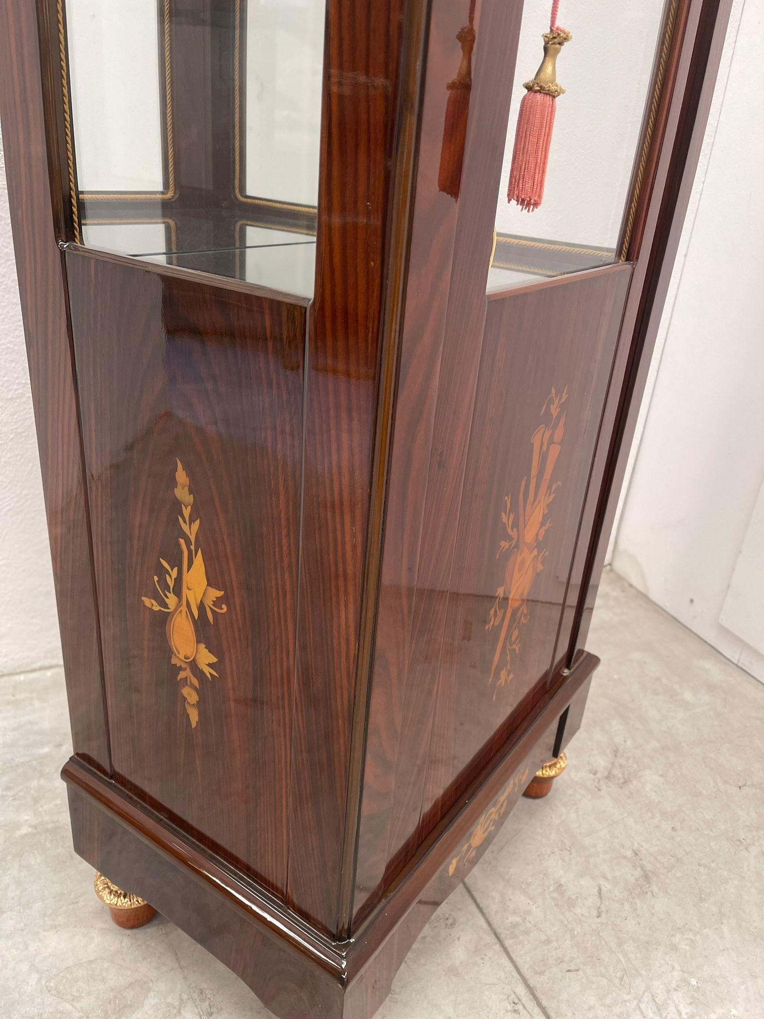 Vetrina in palissandro Regency del XX secolo