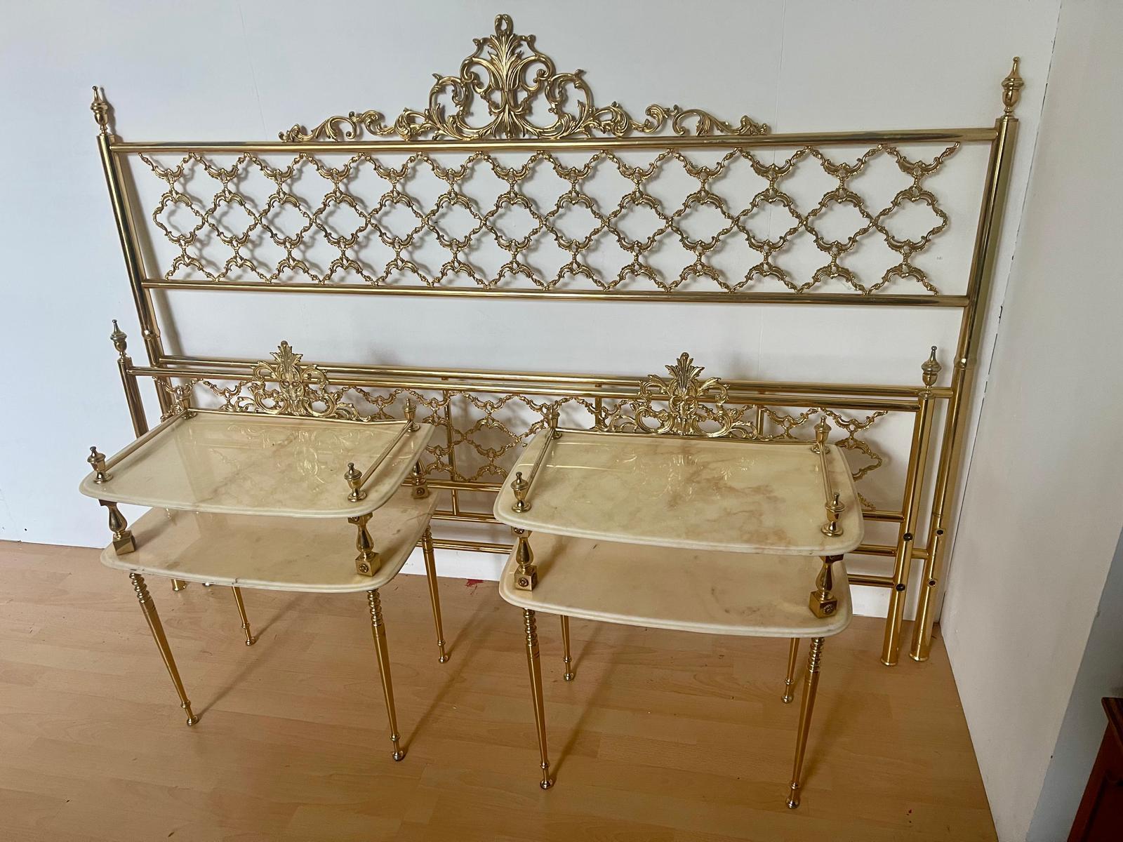 Splendido letto italiano vintage in ottone bagnato in oro zecchino più 2 comodi