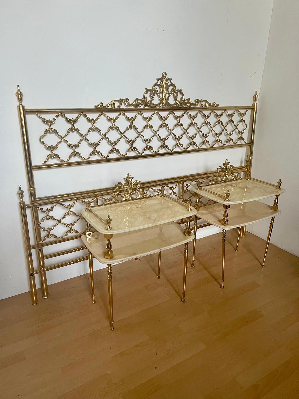 Splendido letto italiano vintage in ottone bagnato in oro zecchino più 2 comodi