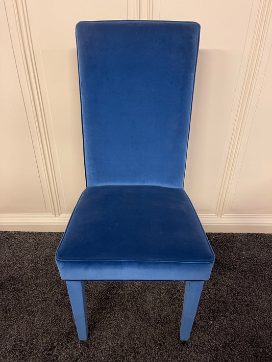 Sedia rivestita in velluto blu – stile moderno elegante