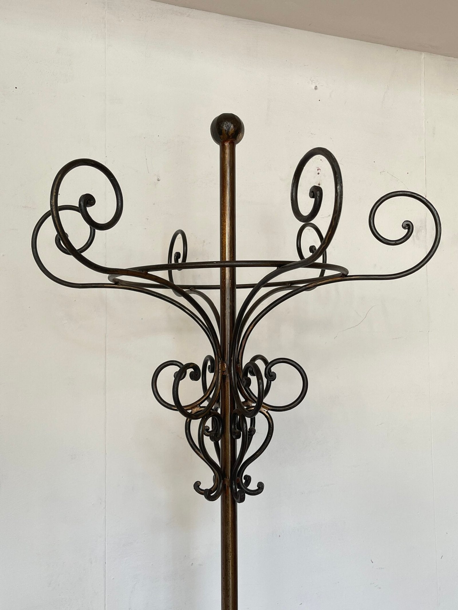 Appendiabiti d'Epoca in Ferro Battuto - Con Portaombrelli Integrato