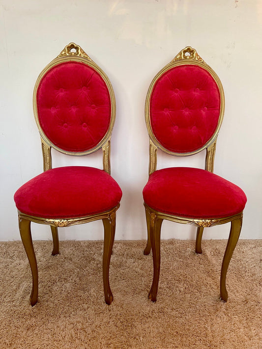 Coppia di Sedie Antiche in Stile Luigi XVI – Legno Dorato e Velluto Rosso