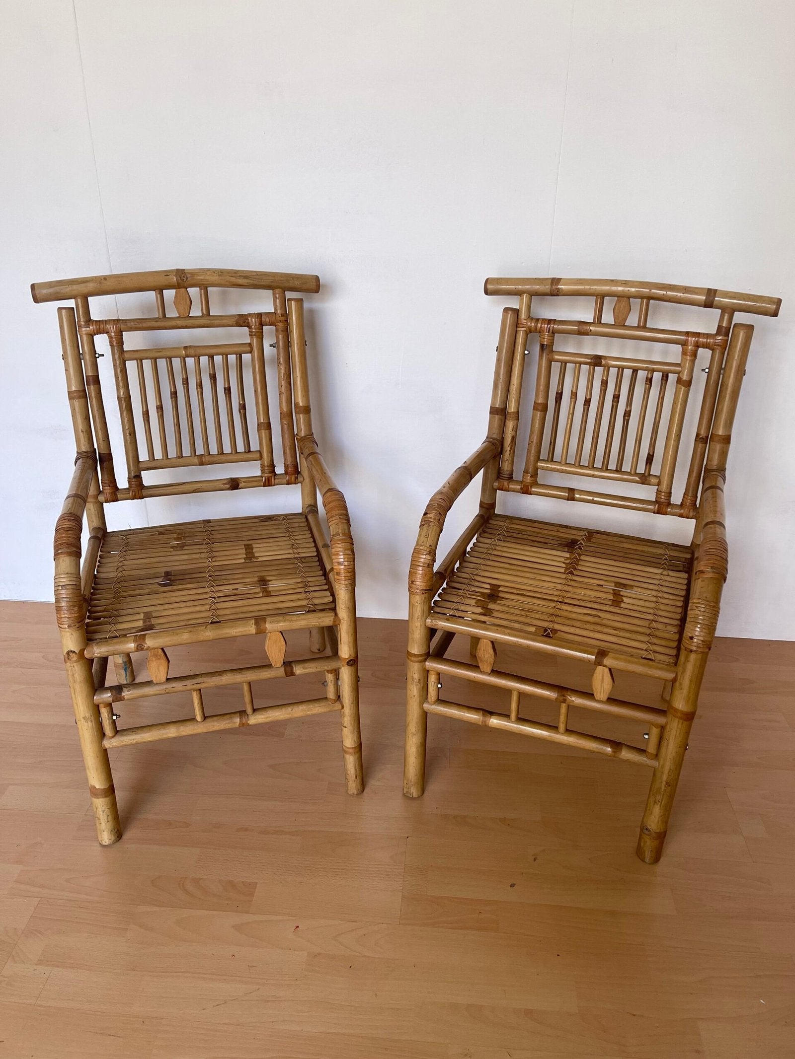 Coppia di sedie vintage in bambù intrecciato