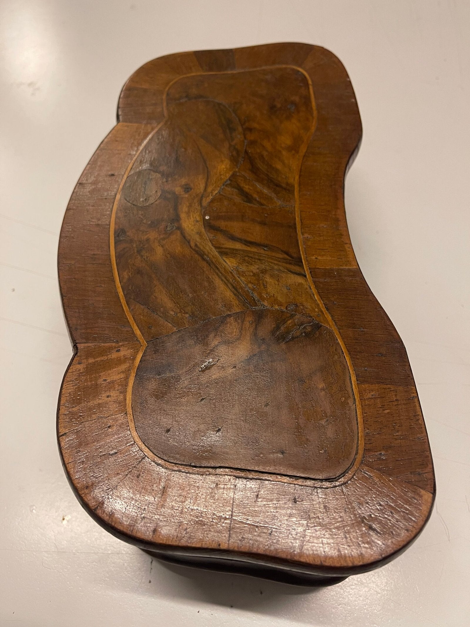 Scatola intarsiata in legno pregiato – stile classico