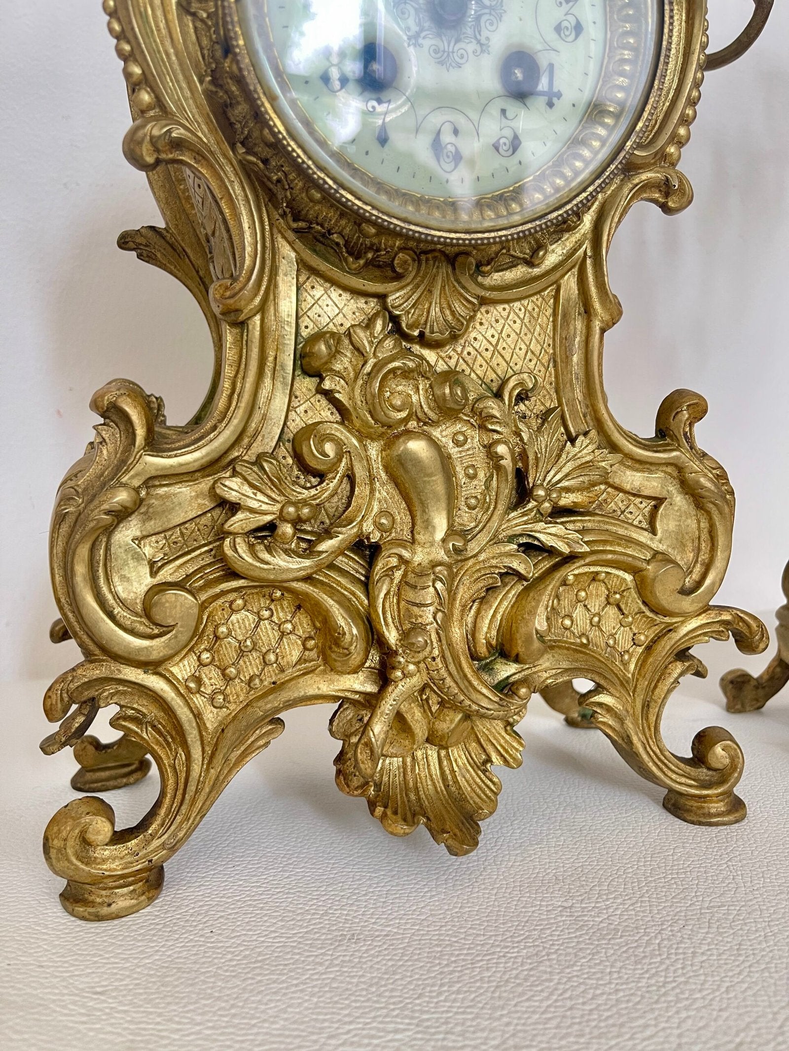 Set Antico in Bronzo Dorato - orologio e Coppia di Candelabri Stile Barocco