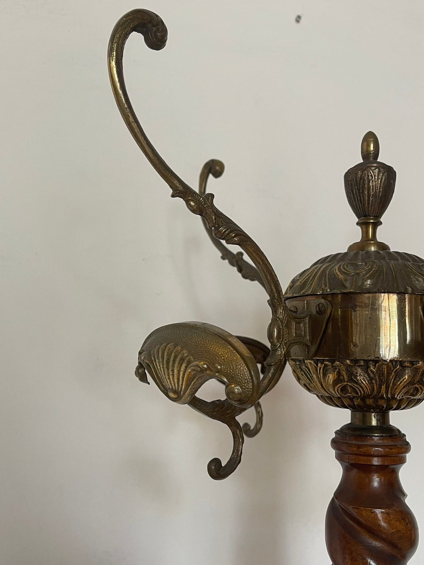 ntico Appendiabiti Vittoriano in Ottone e Legno Intagliato