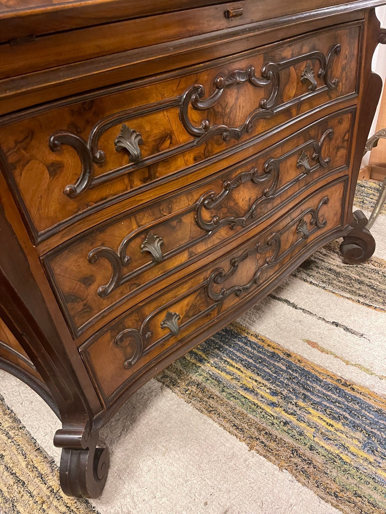 Antico scrittoio a ribalta in noce – Epoca ‘800