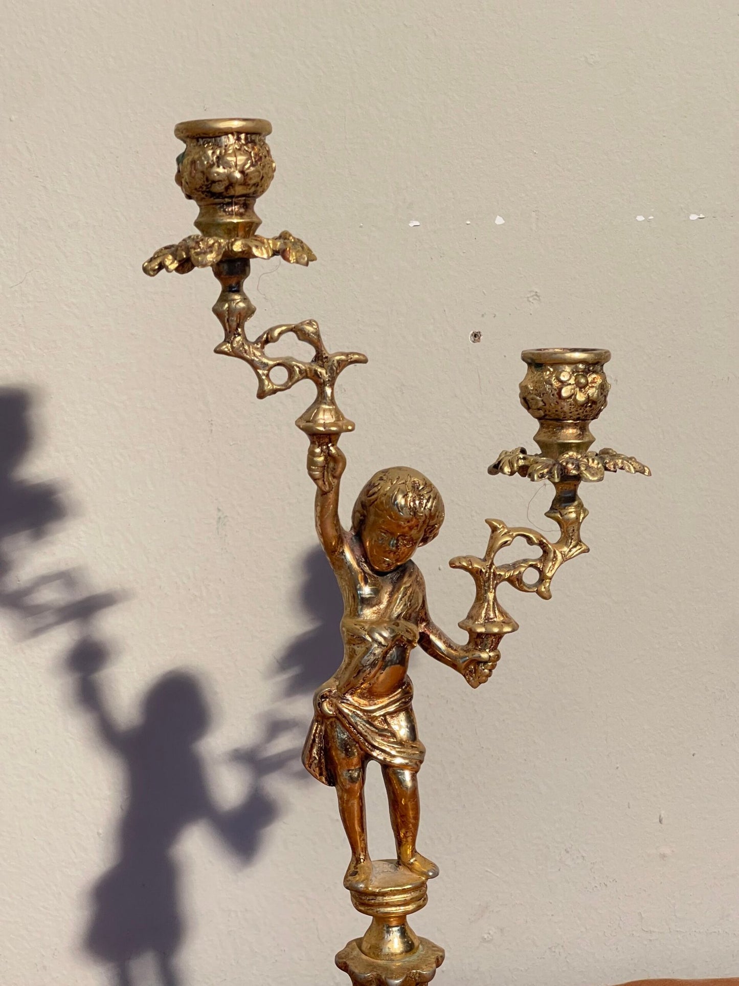 Splendore d'Antan - Coppia di Candelabri in Bronzo Cesellato