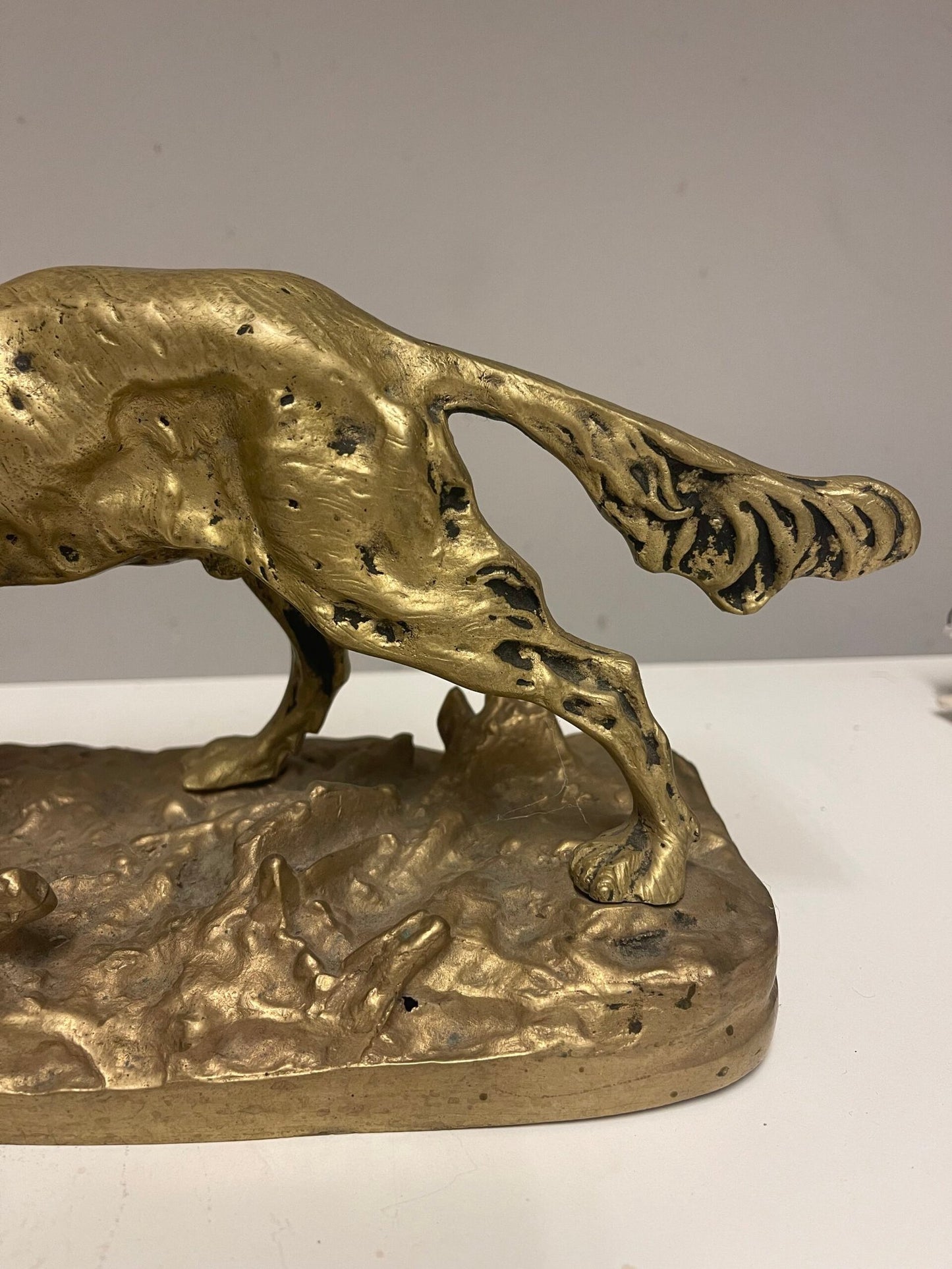 Scultura "Cane da Caccia in Punta" in Bronzo Dorato