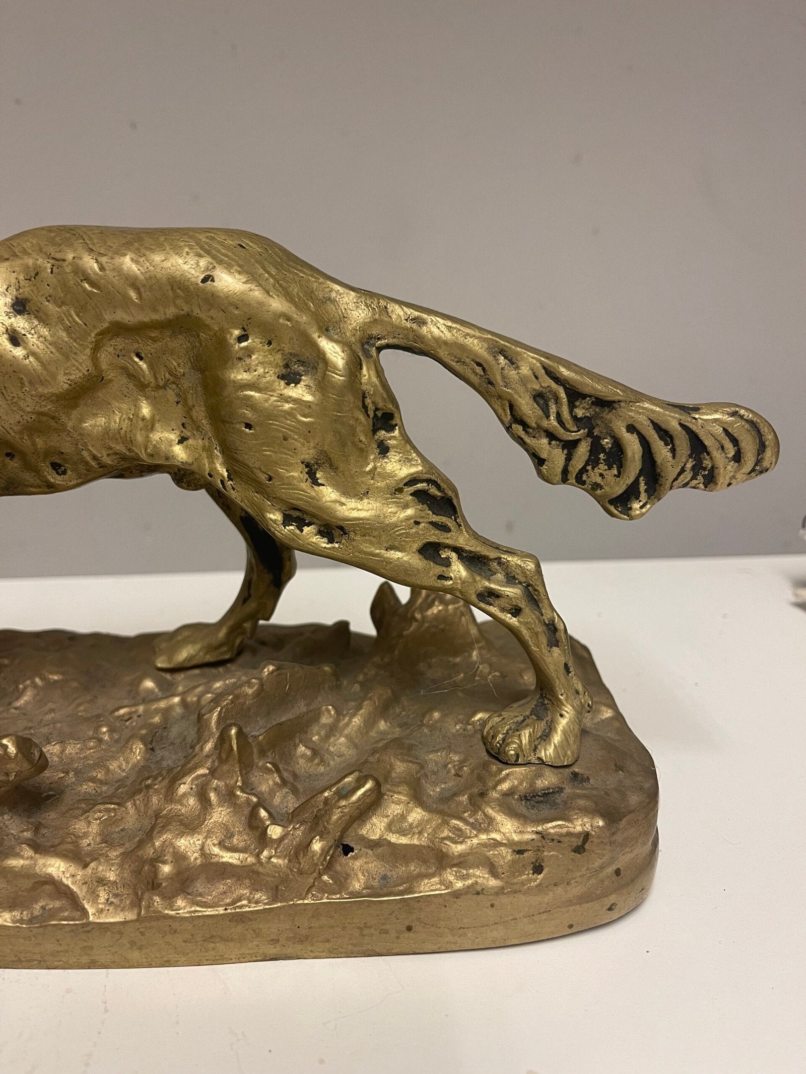 Scultura "Cane da Caccia in Punta" in Bronzo Dorato