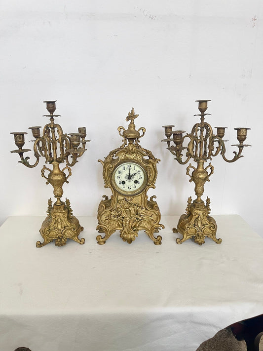 Set Antico in Bronzo Dorato - orologio e Coppia di Candelabri Stile Barocco