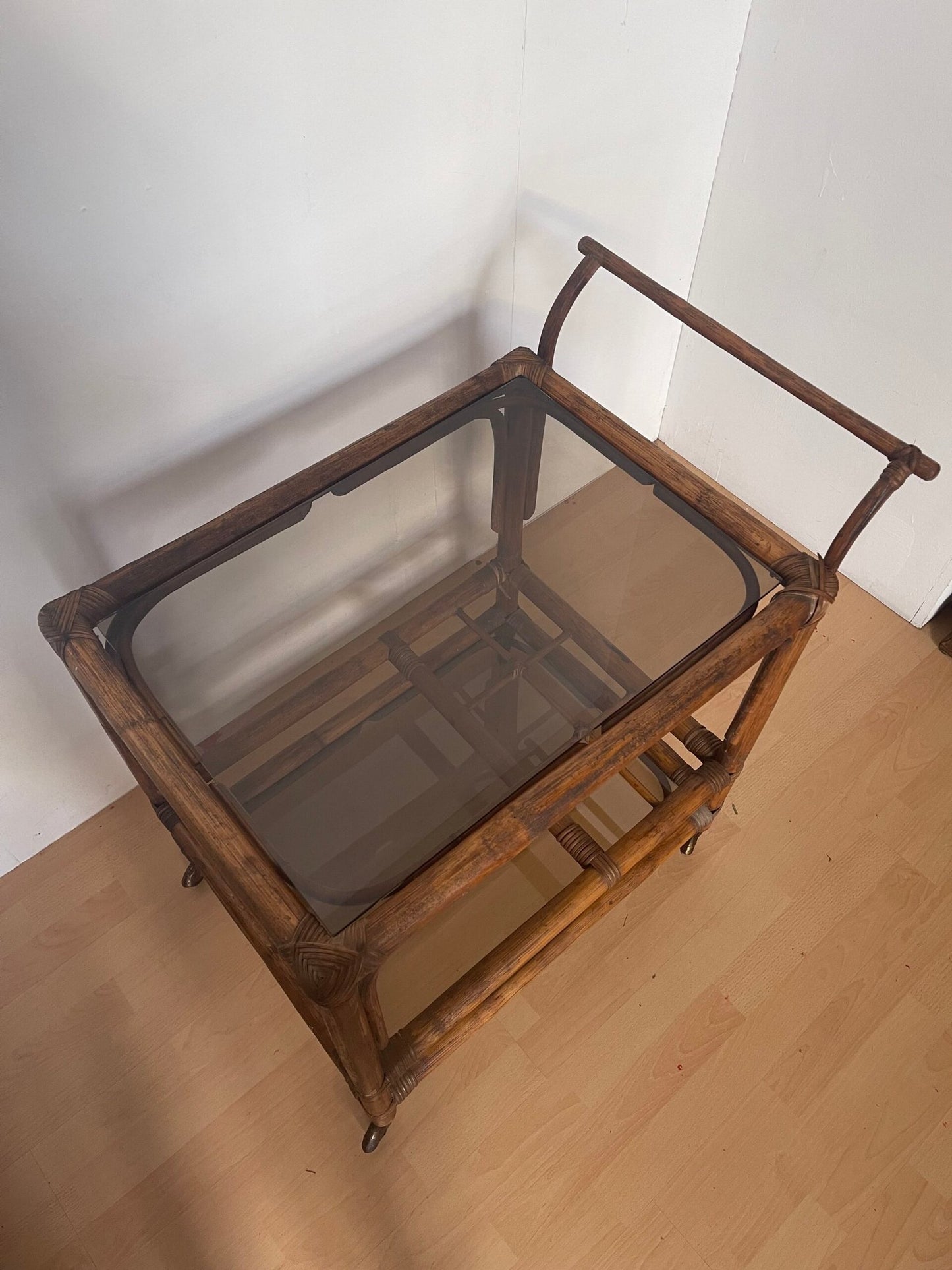 Carrello Bar/Portavivande vintage a Rattan e Vetro Fumé