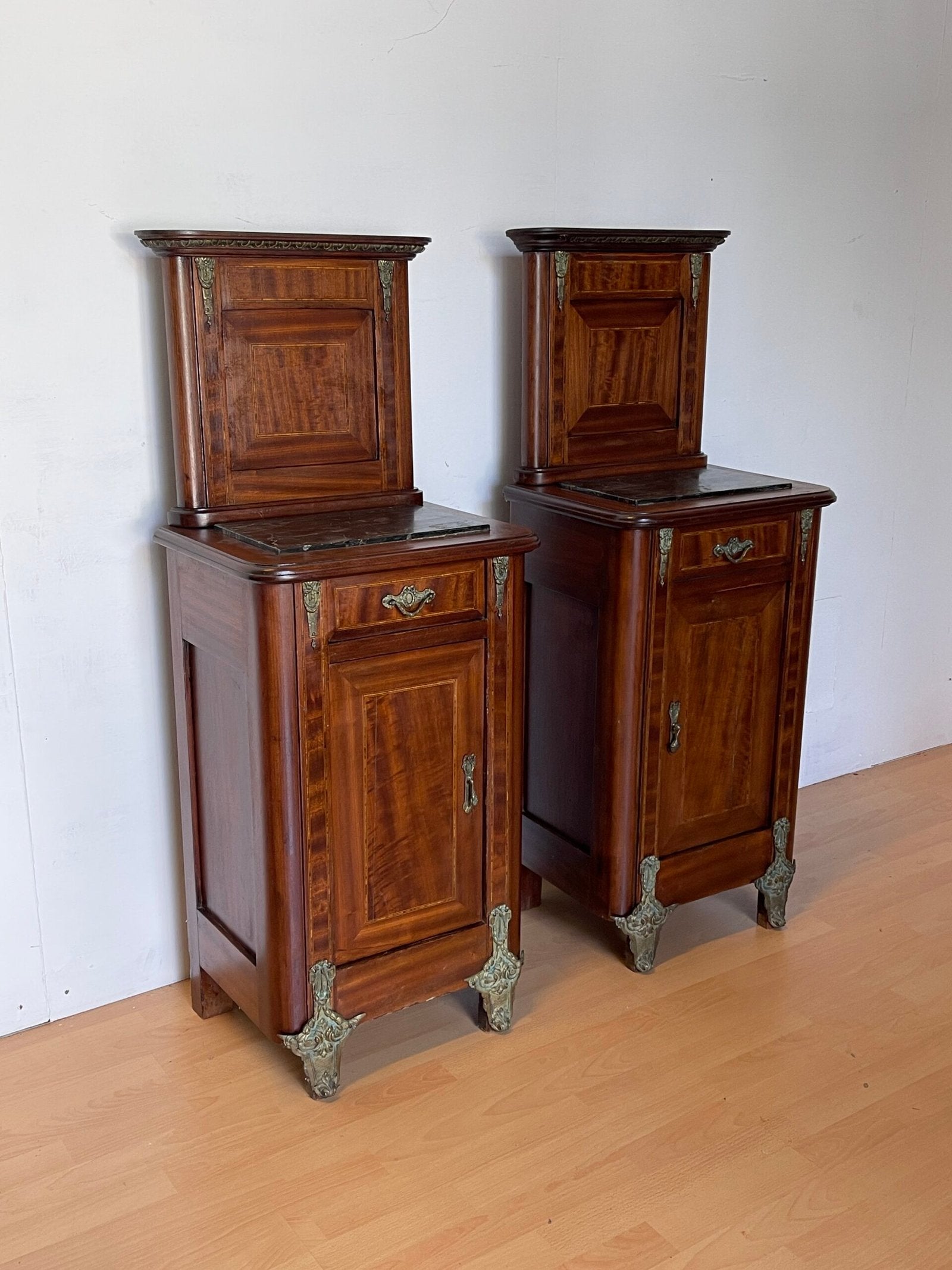 Coppia di comodini italiani in stile impero, anni 50