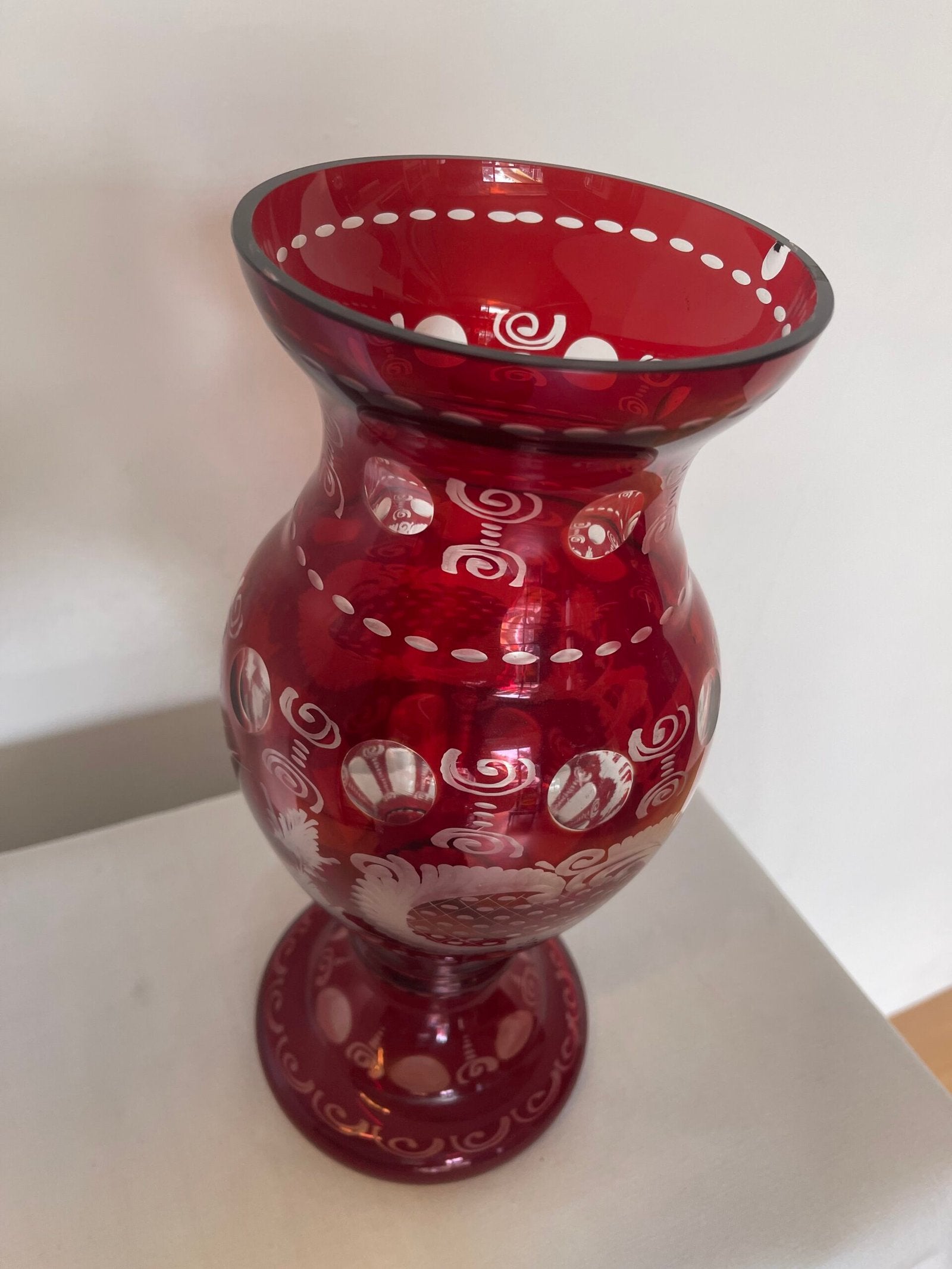 Vaso in Cristallo Rosso Rubino Intagliato