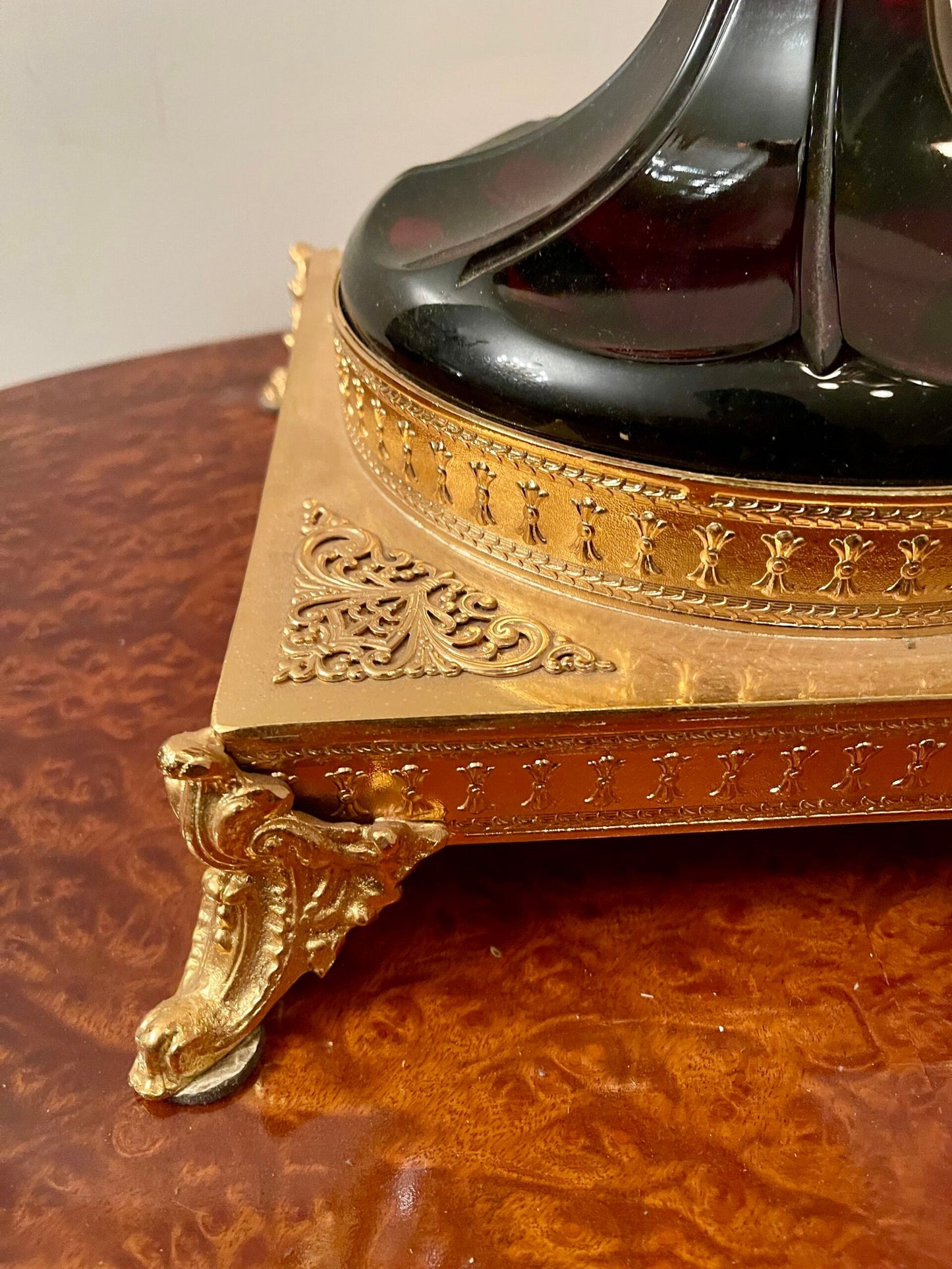 Anfora Italiana Reale in vetro colorato e bronzo dorato degli anni '70