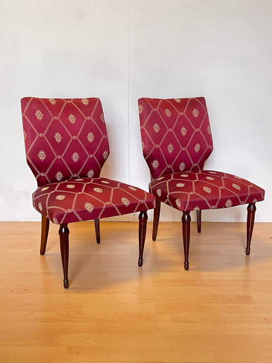 Coppia di Piccole Sedie con Rivestimento Bordeaux e Gambe in Legno scuro