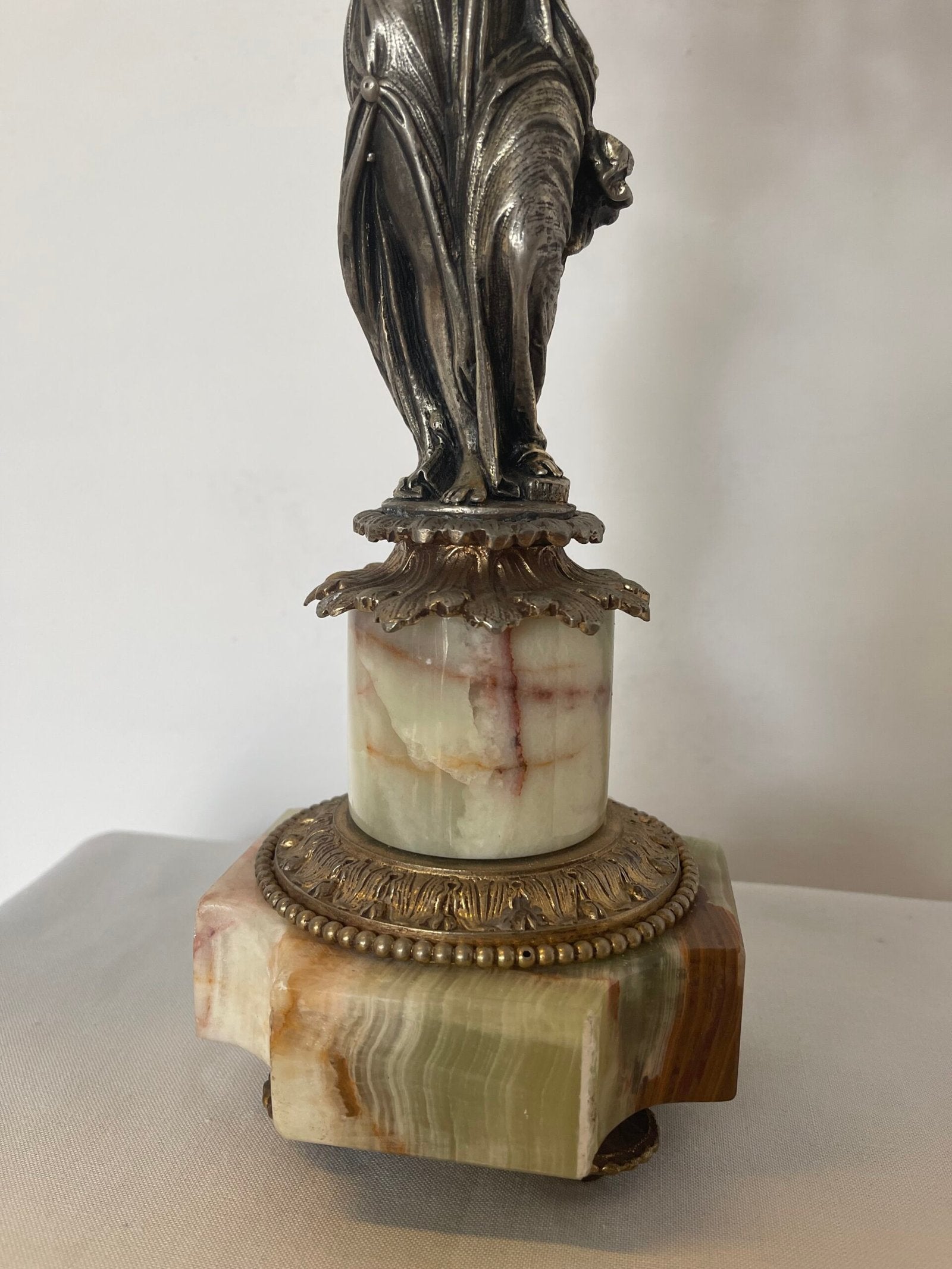 "Luce di Venere" - Candelabro Antico in Bronzo e Onice