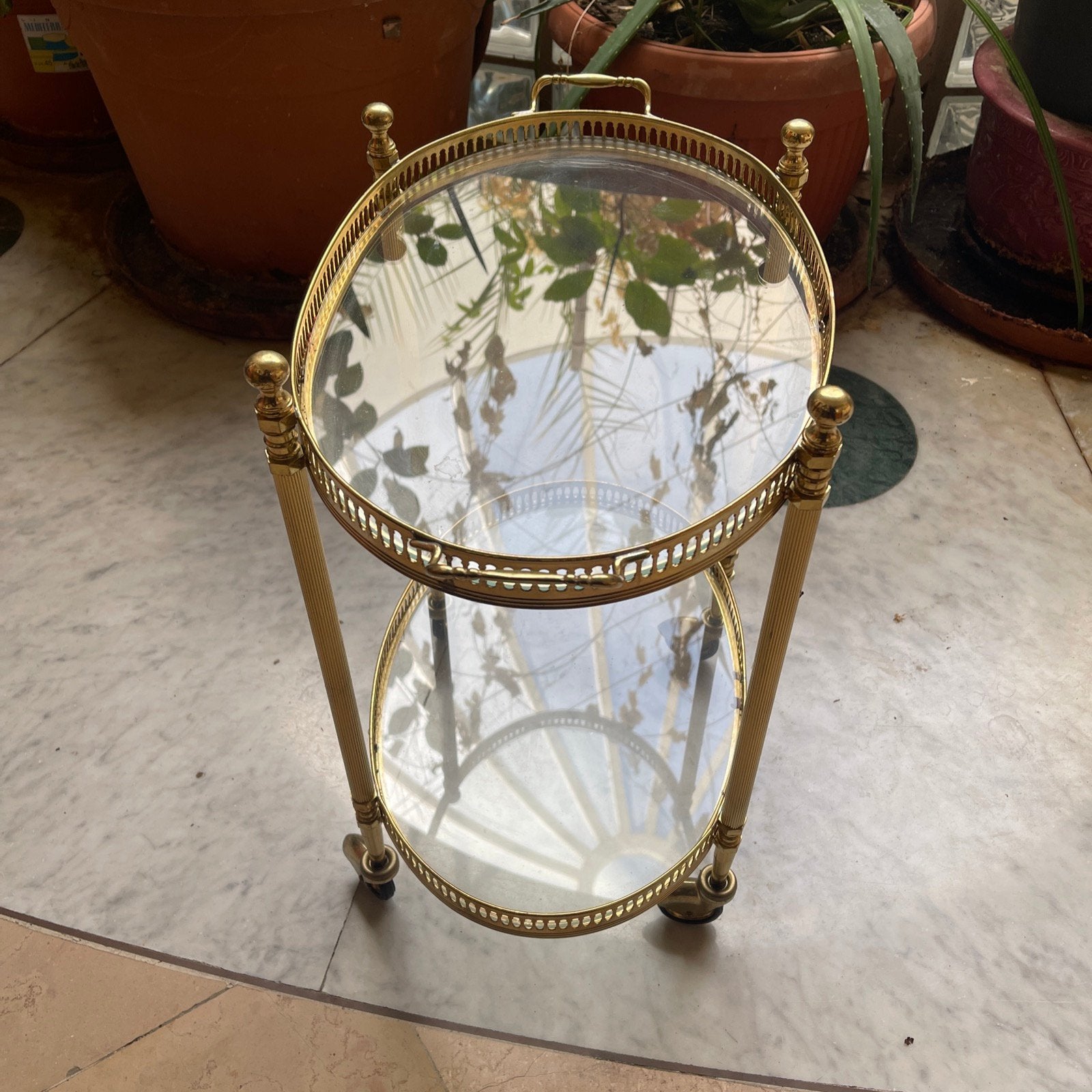 Piccolo carrello bar ovale in ottone anni '70 italiano