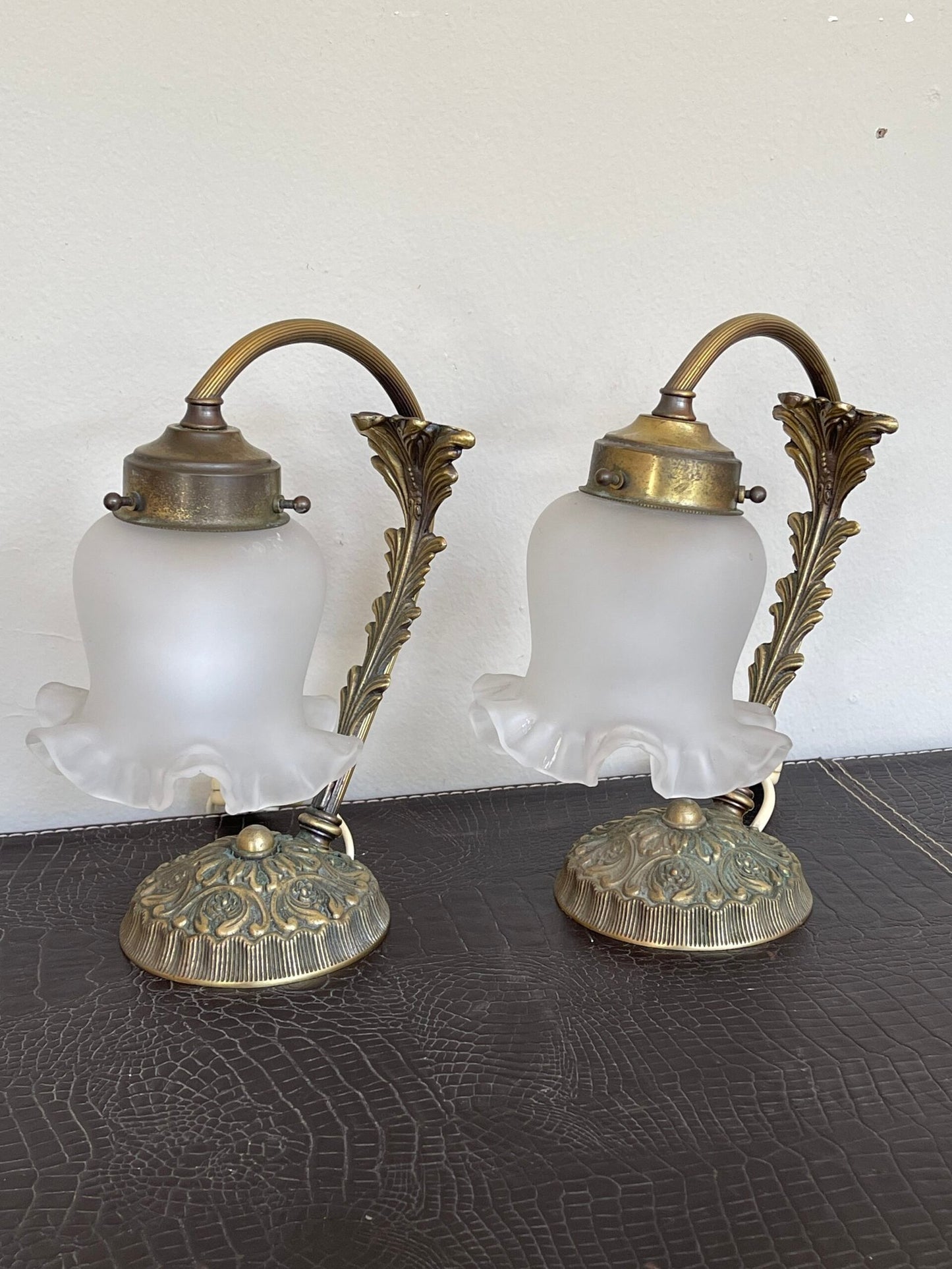 Coppia di lampade da tavolo in stile vintage è un vero gioiello d'arredo