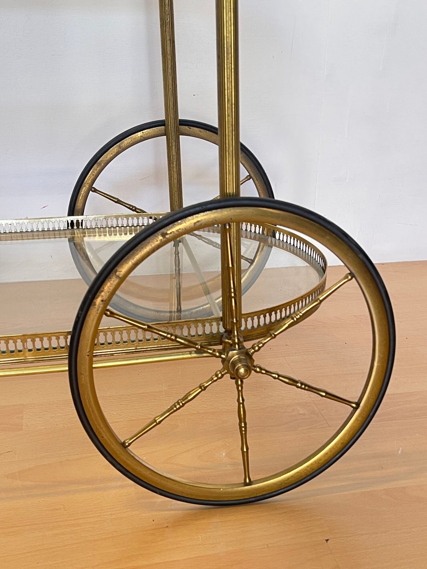 Carrello Bar vintage in Ottone e Vetro, anni 60 «Eleganza Dorata»