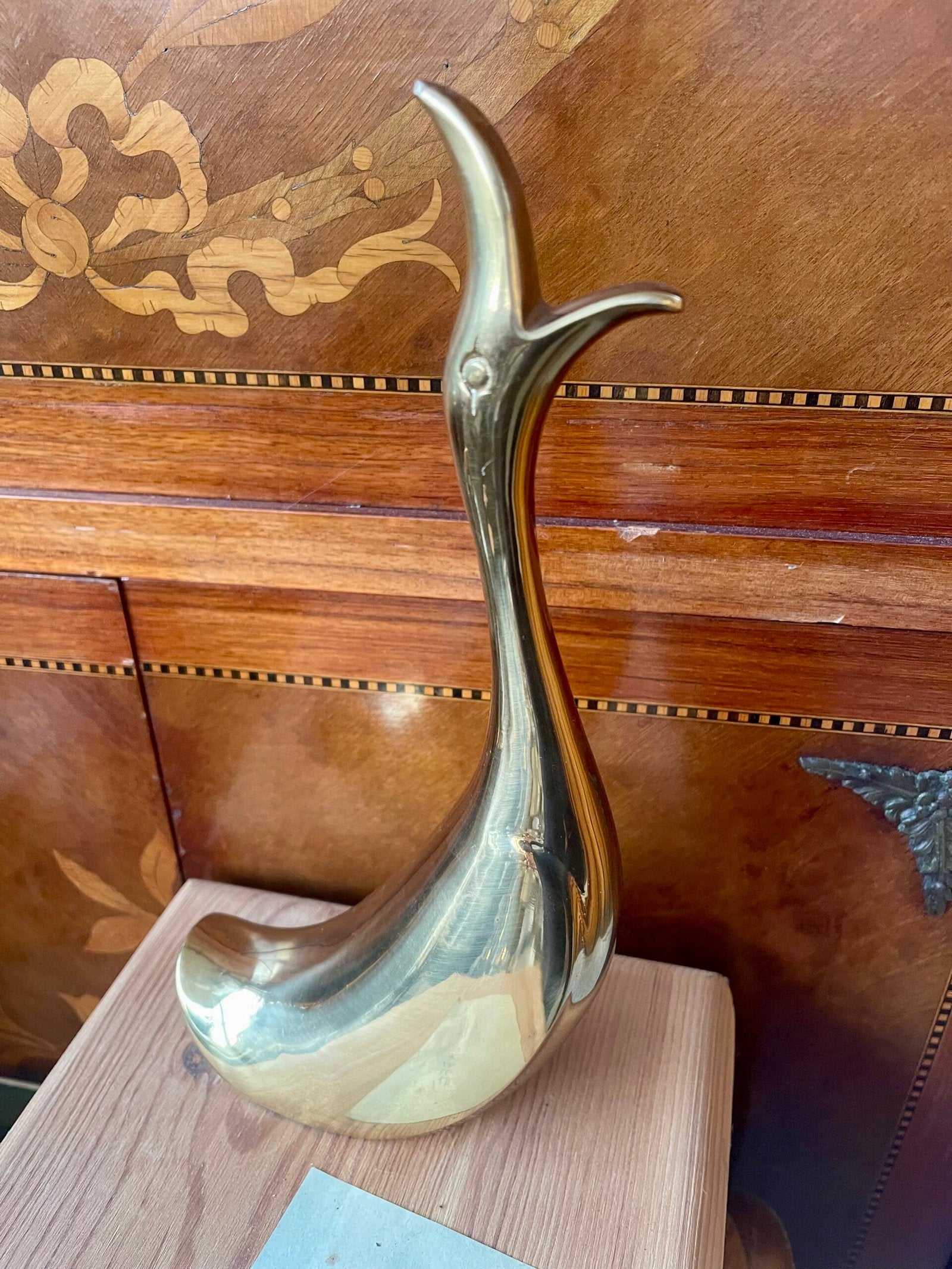 Scultura Decorativa "Cigno Strizzato" in Ottone Massiccio