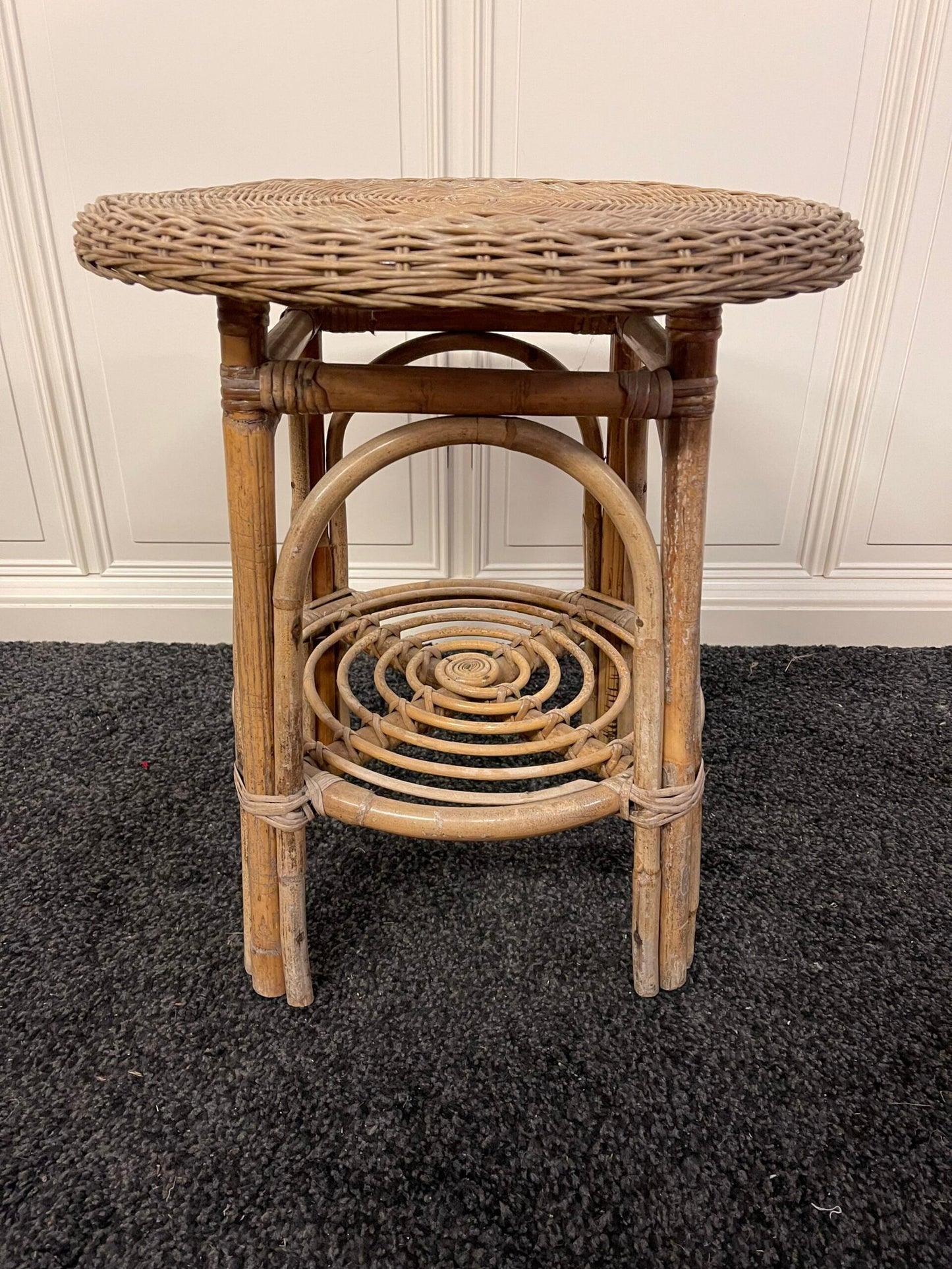 Tavolino / sgabello vintage in rattan intrecciato