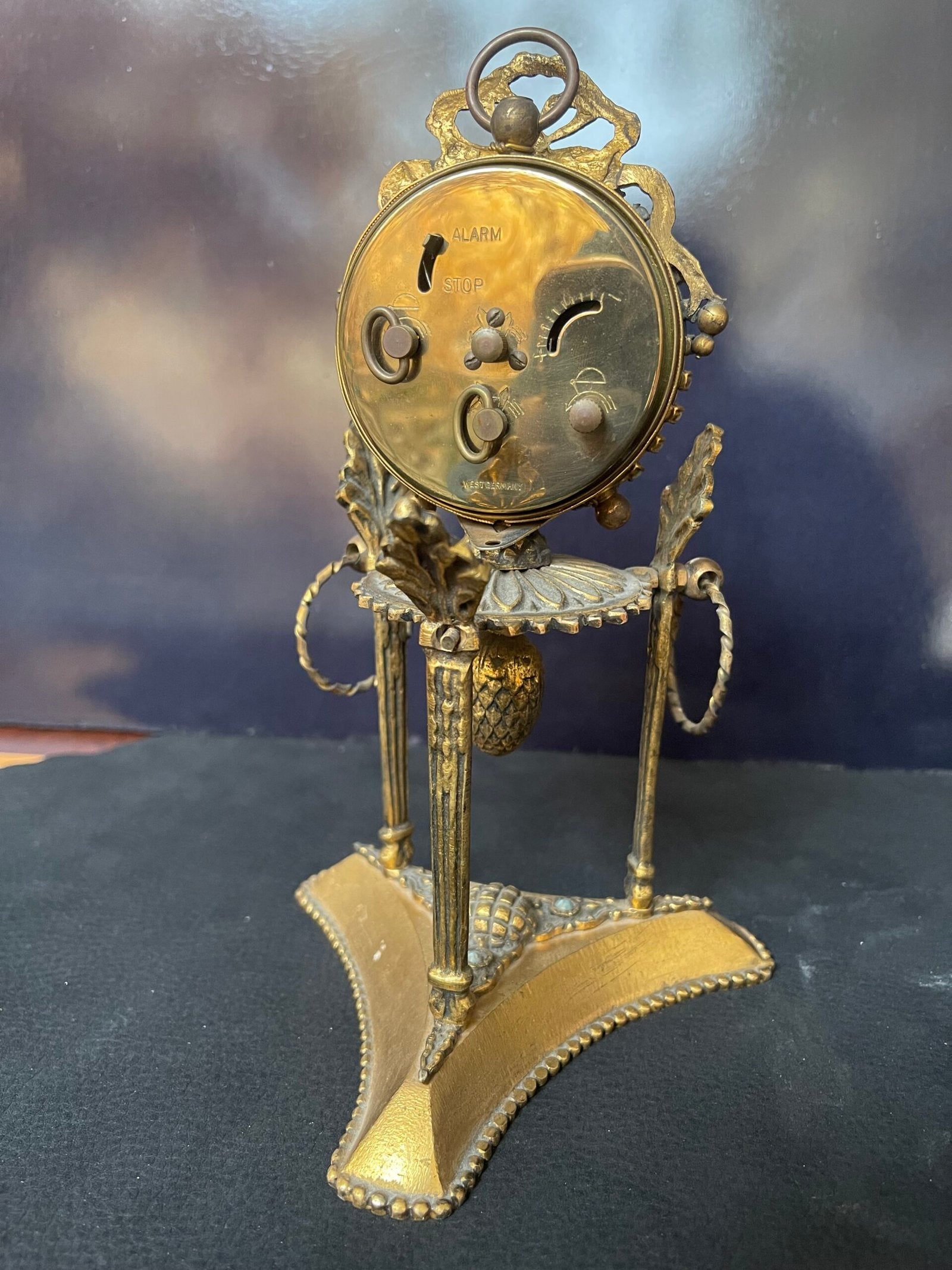 Orologio da tavolo con pietre dure