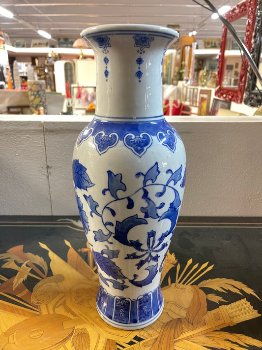 Vaso Orientale in Porcellana Blu e Bianca