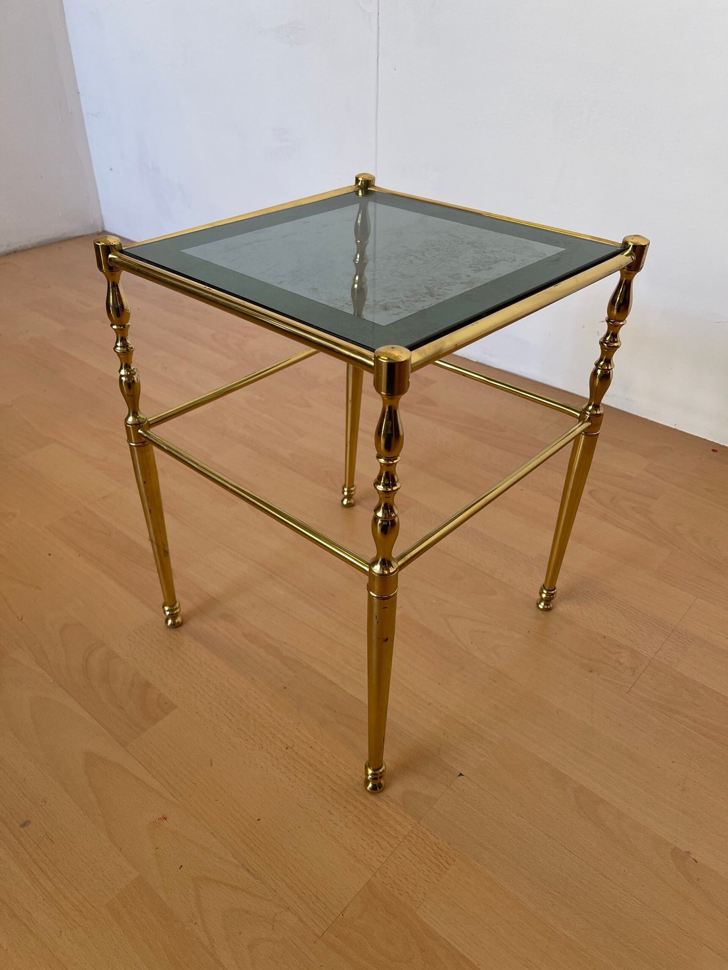 Tavolino in ottone e vetro fumé